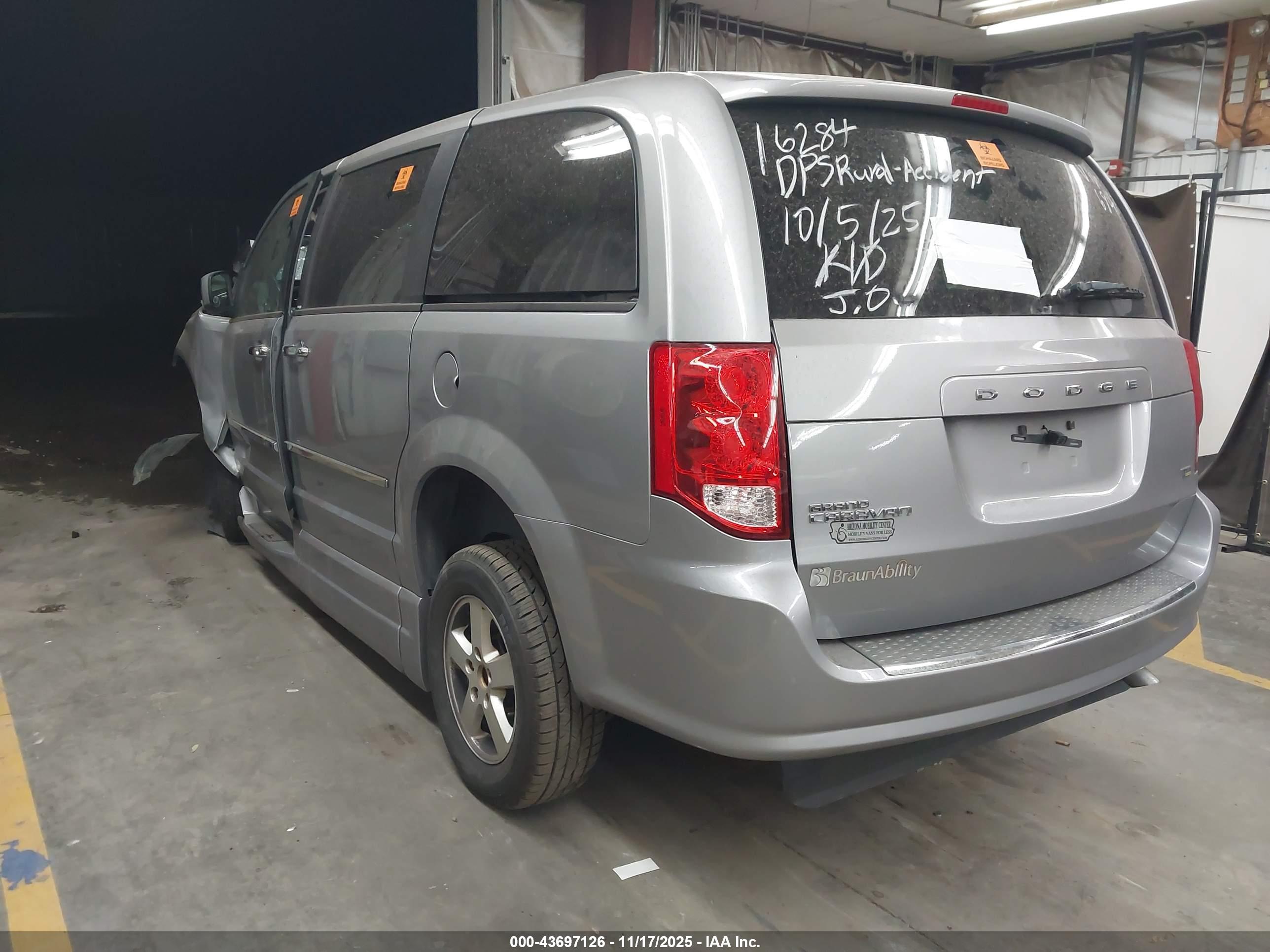 DODGE GRAND image 3