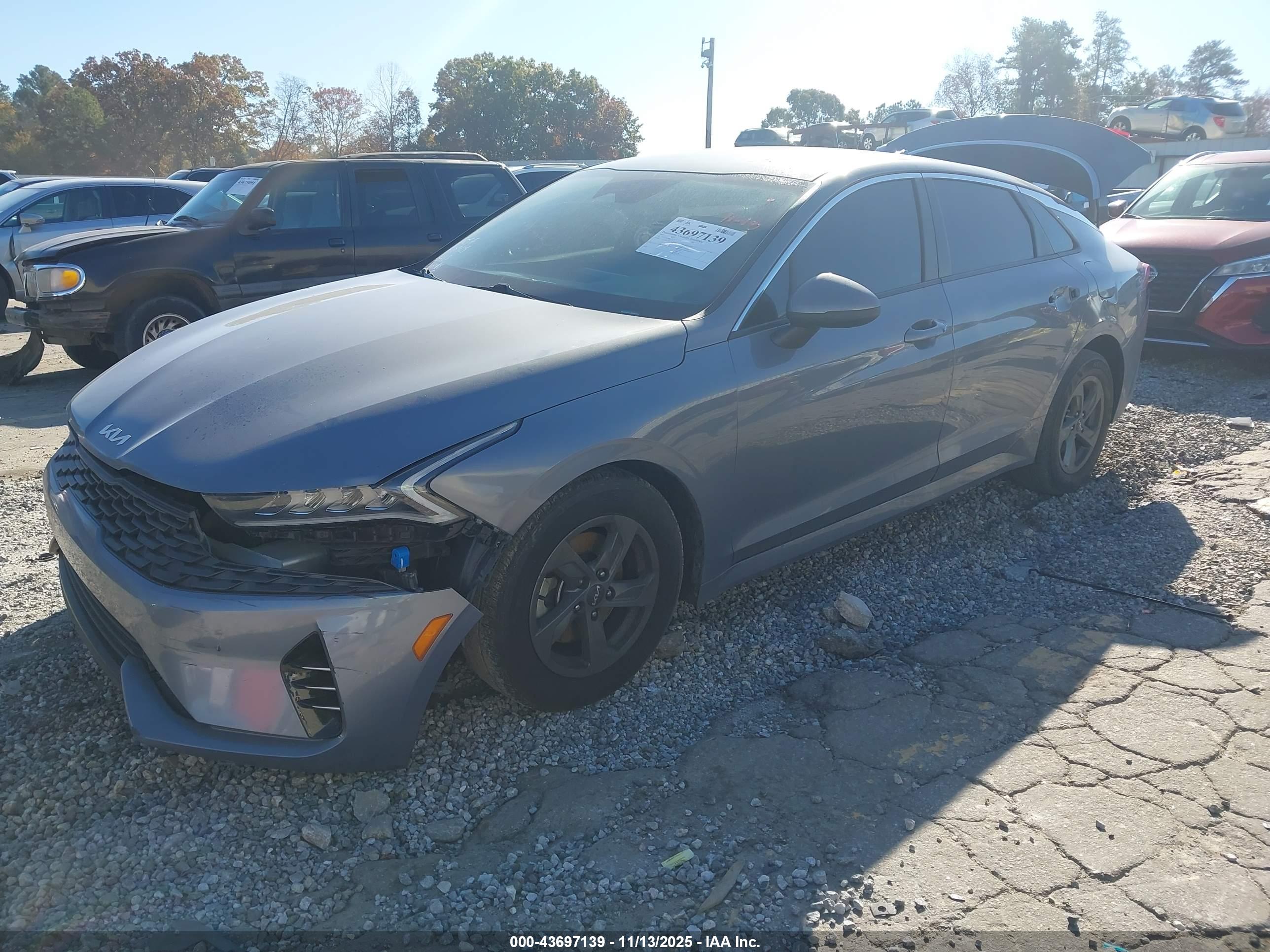 KIA K5 image 2