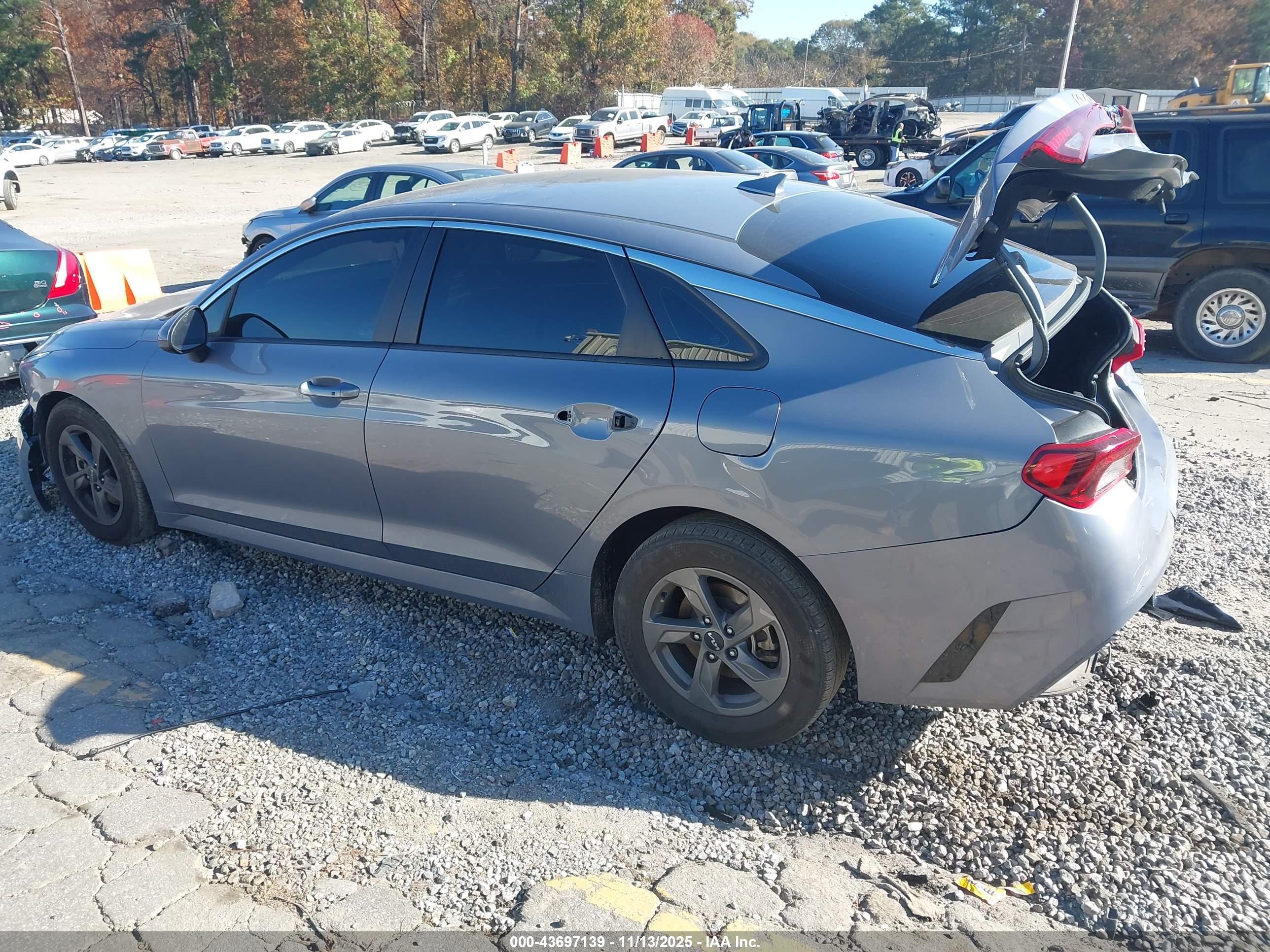 KIA K5 image 3