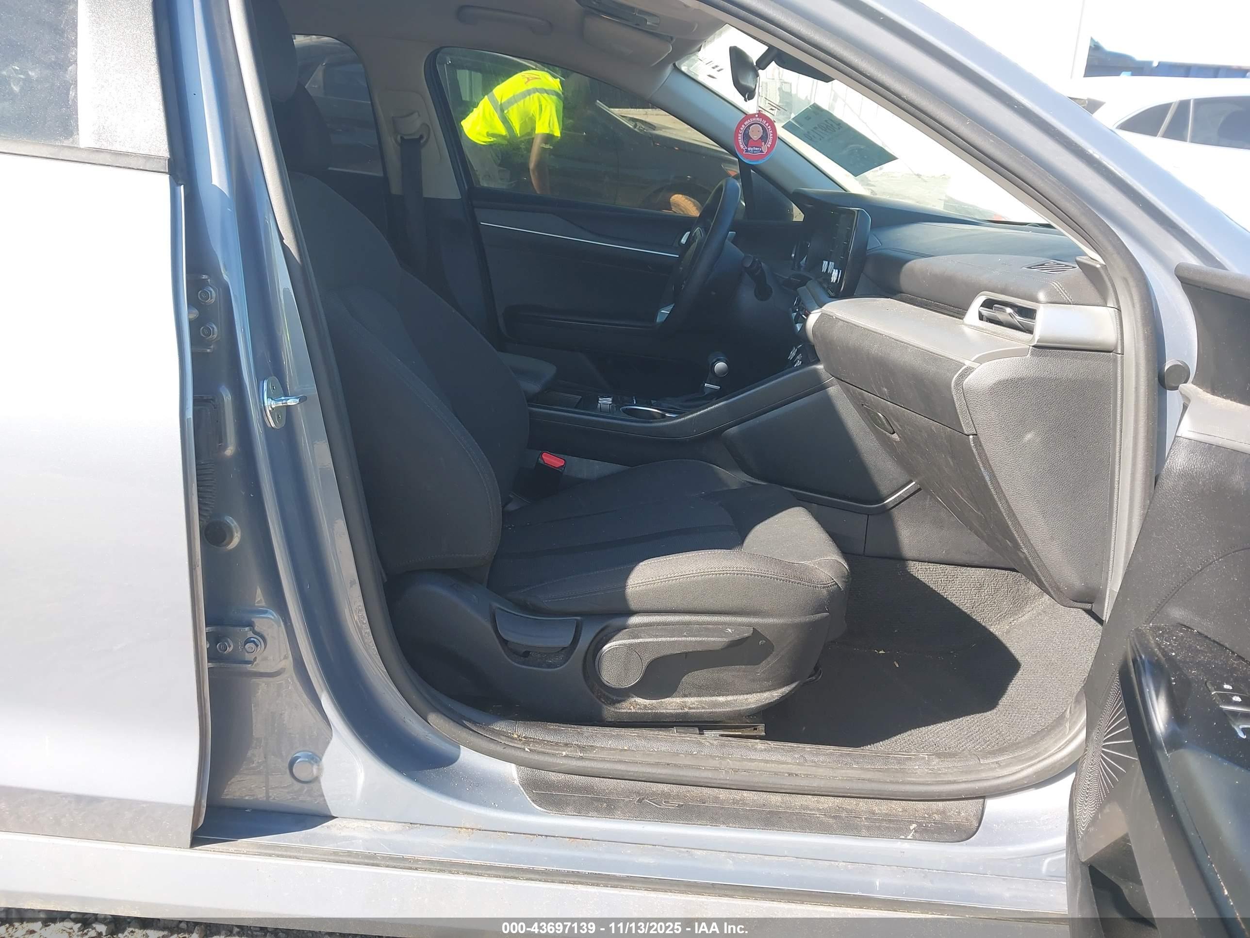 KIA K5 image 5