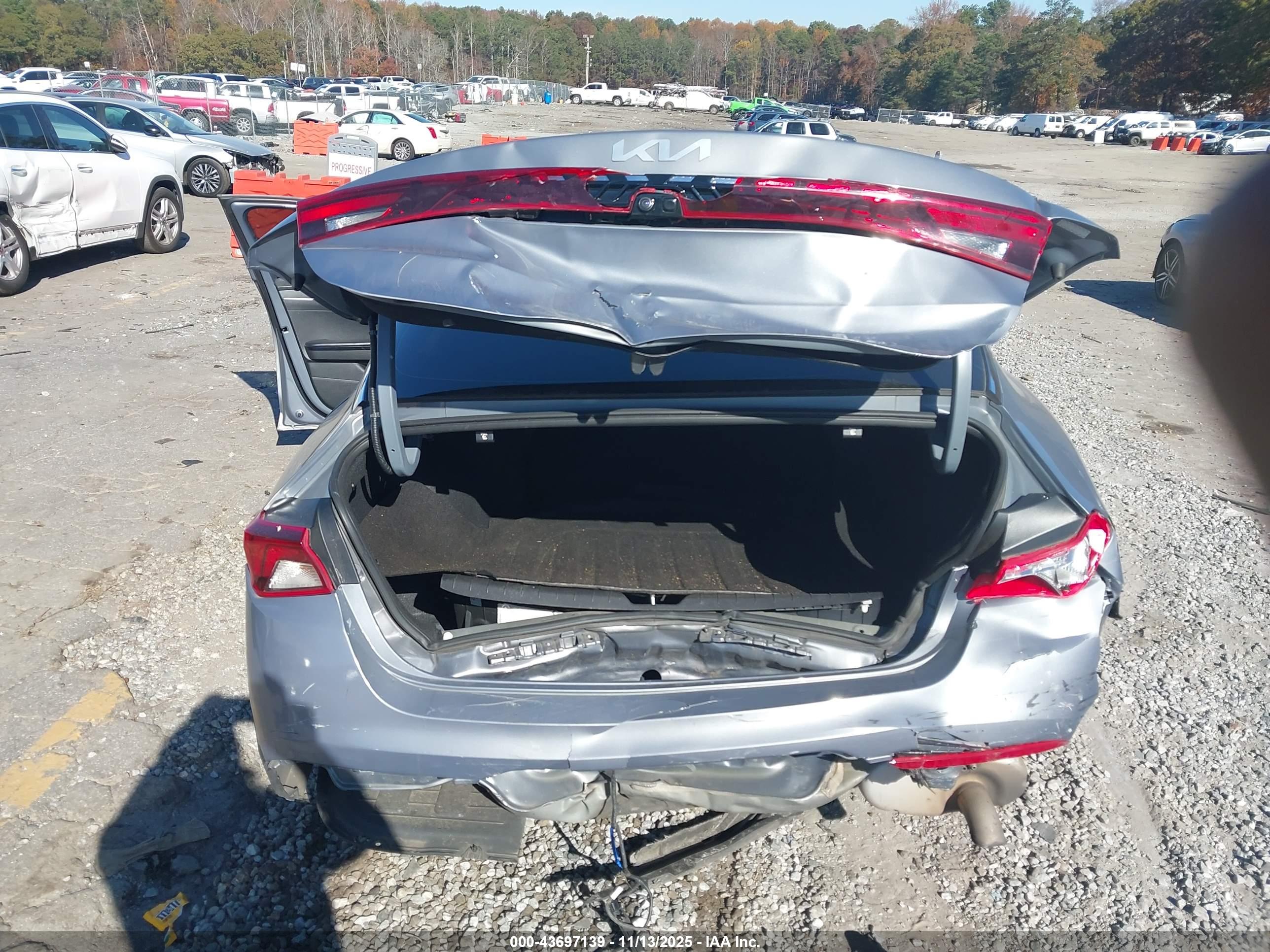 KIA K5 image 6