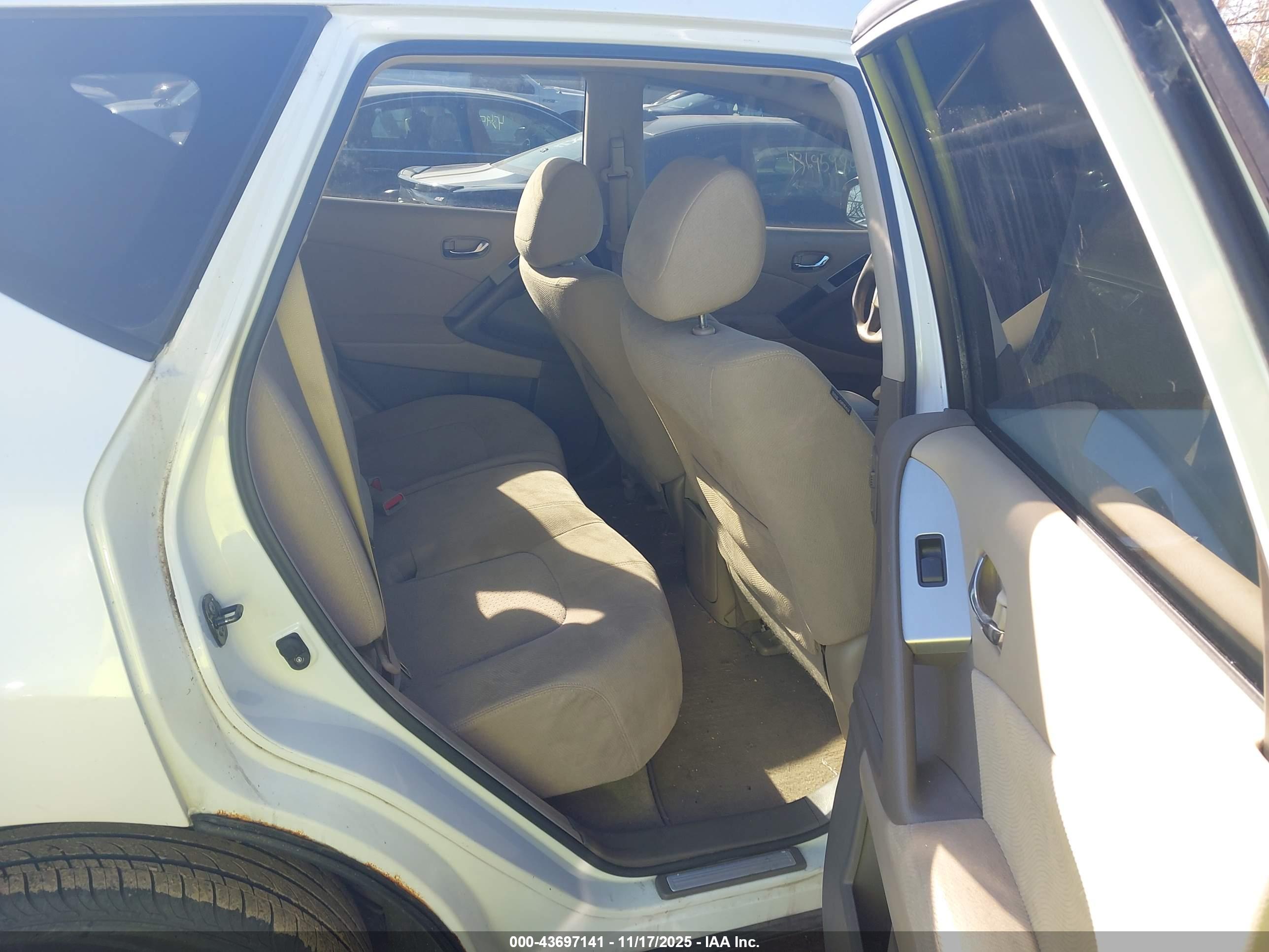 NISSAN MURANO image 8