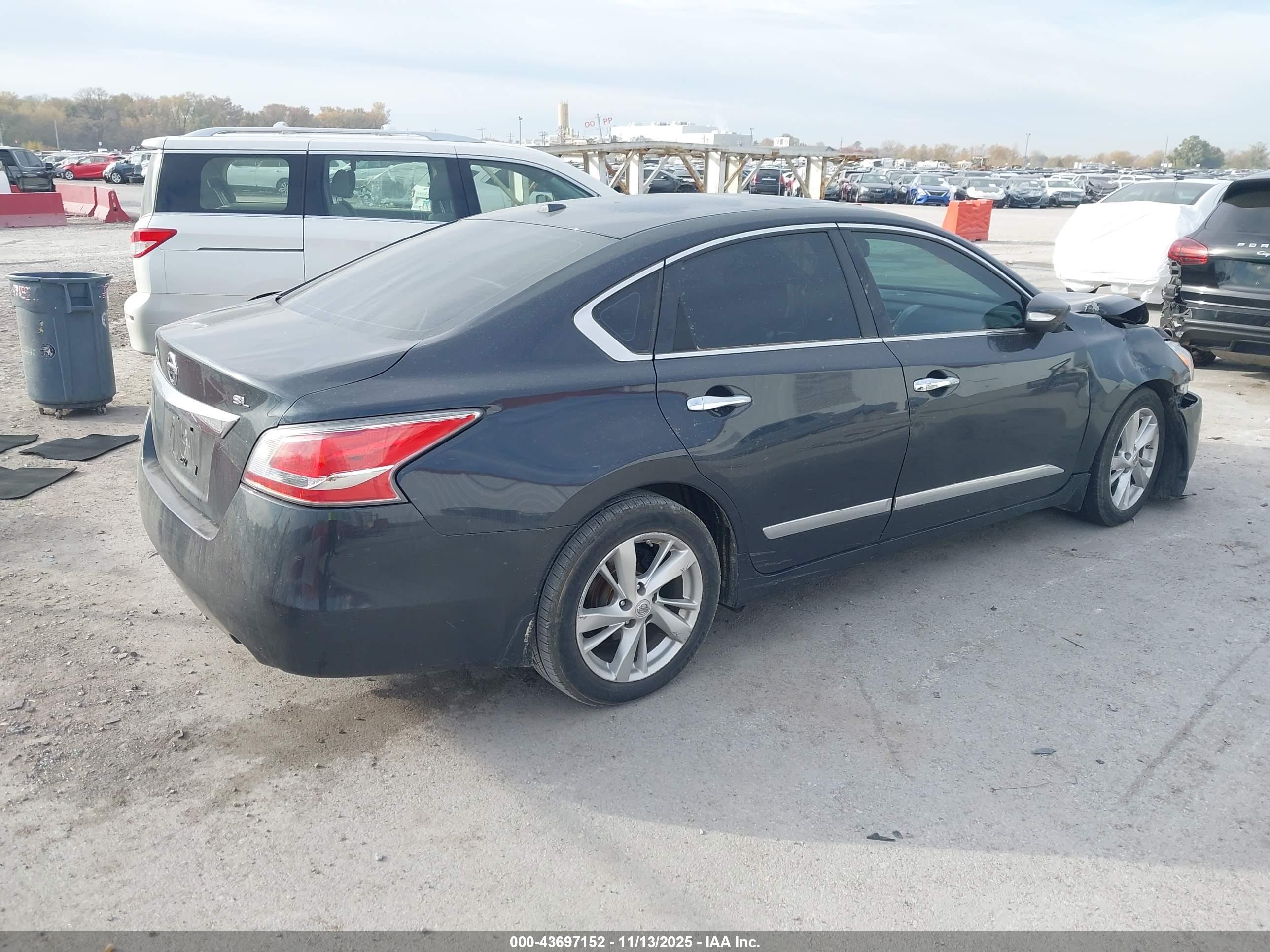 NISSAN ALTIMA image 4