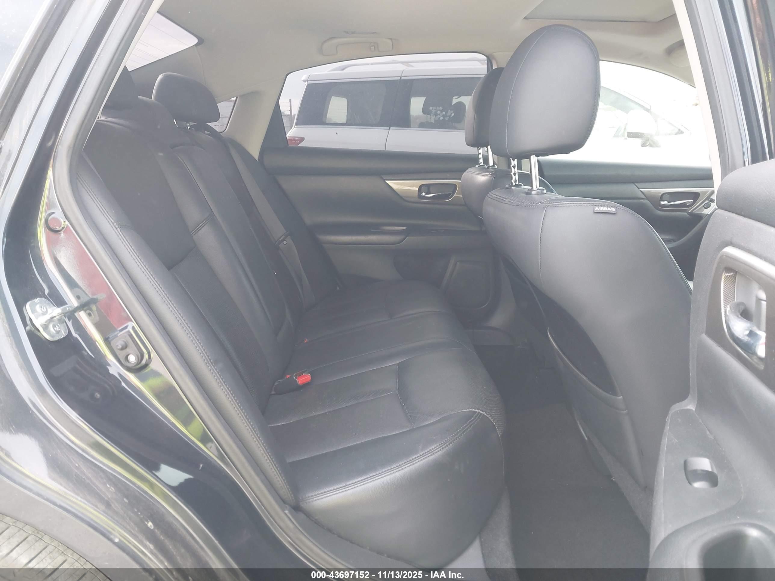 NISSAN ALTIMA image 8