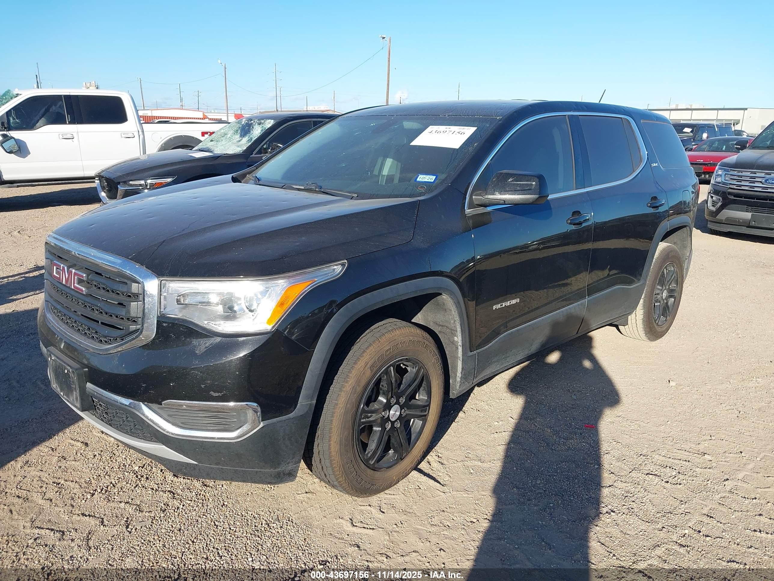 GMC ACADIA image 2