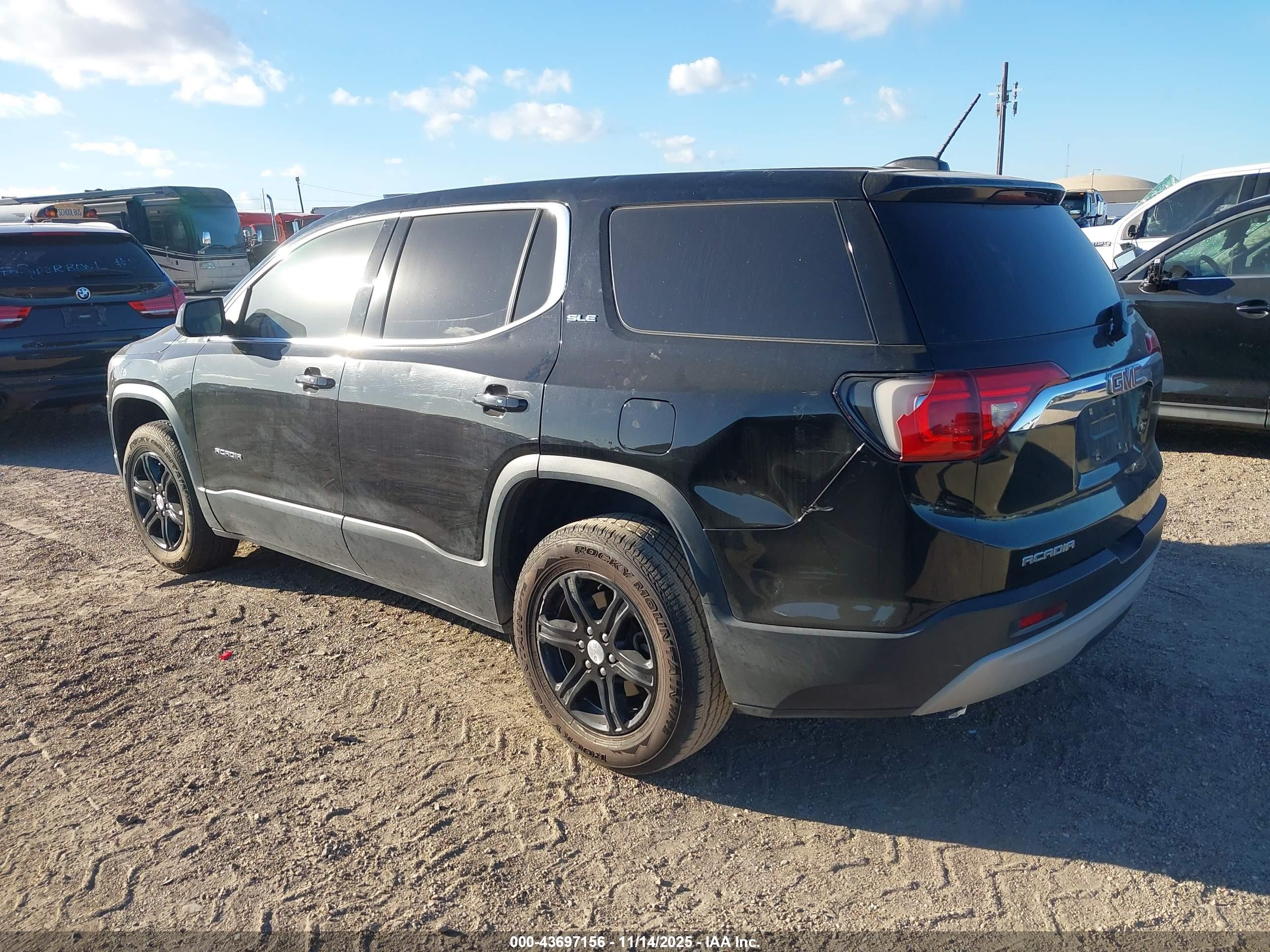 GMC ACADIA image 3