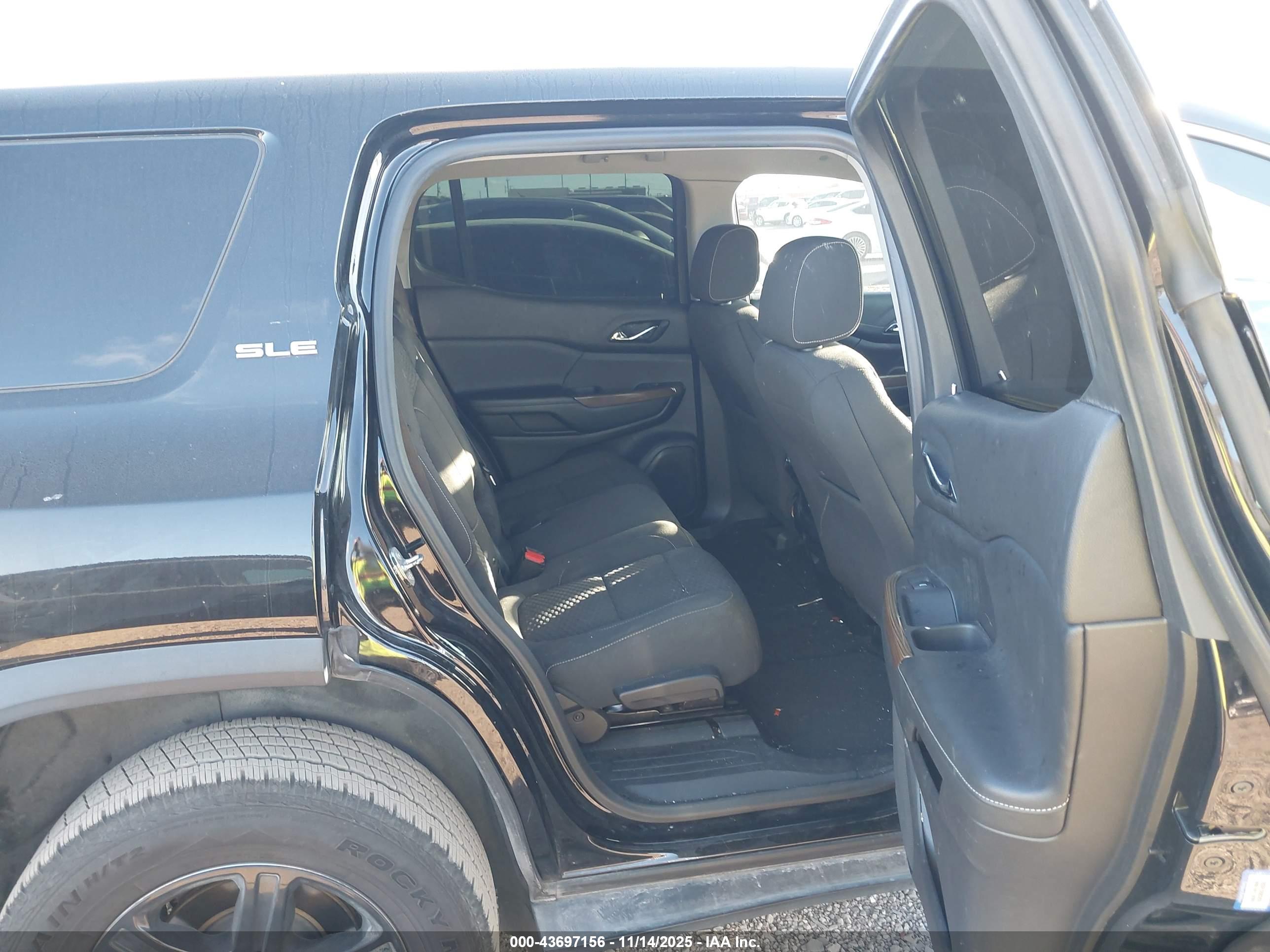 GMC ACADIA image 8