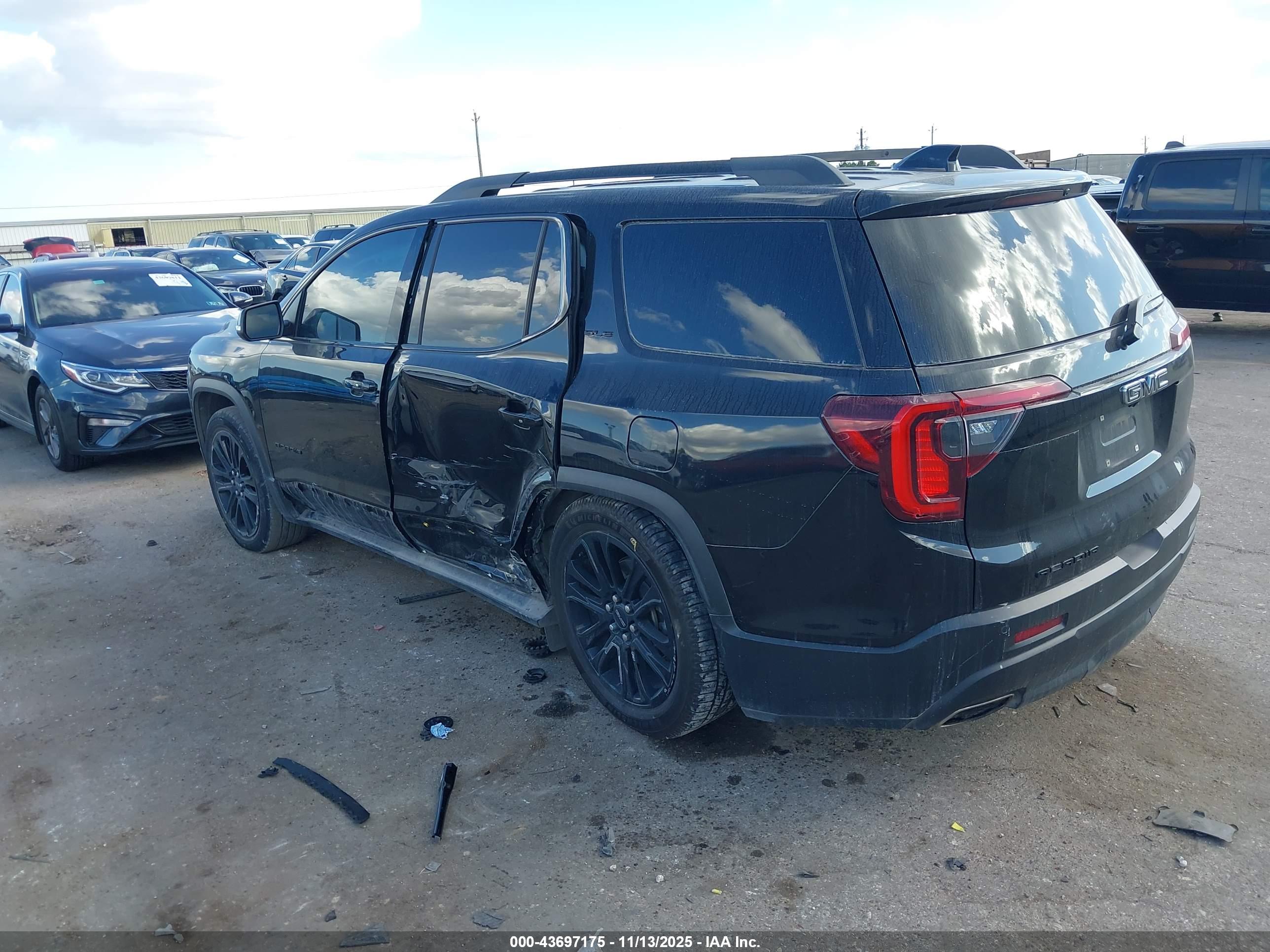 GMC ACADIA image 3