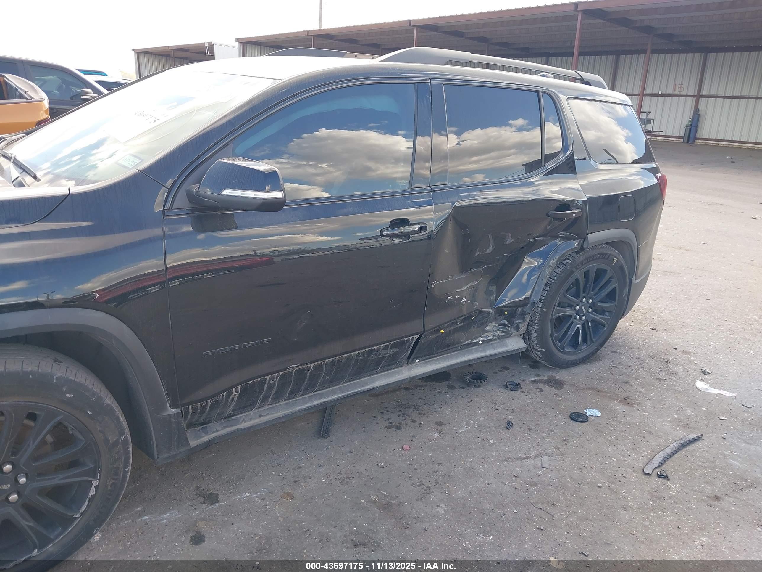 GMC ACADIA image 6