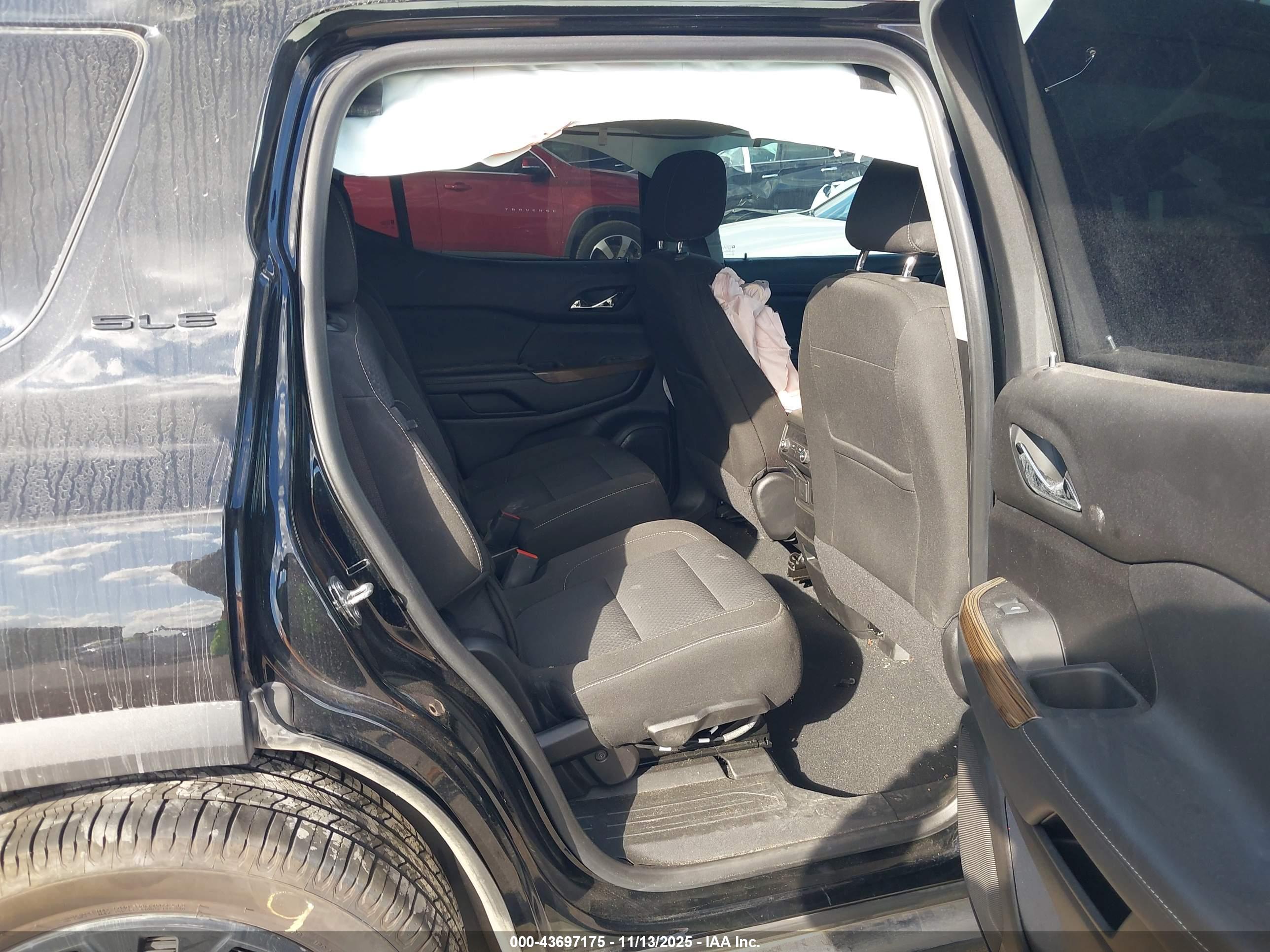 GMC ACADIA image 8