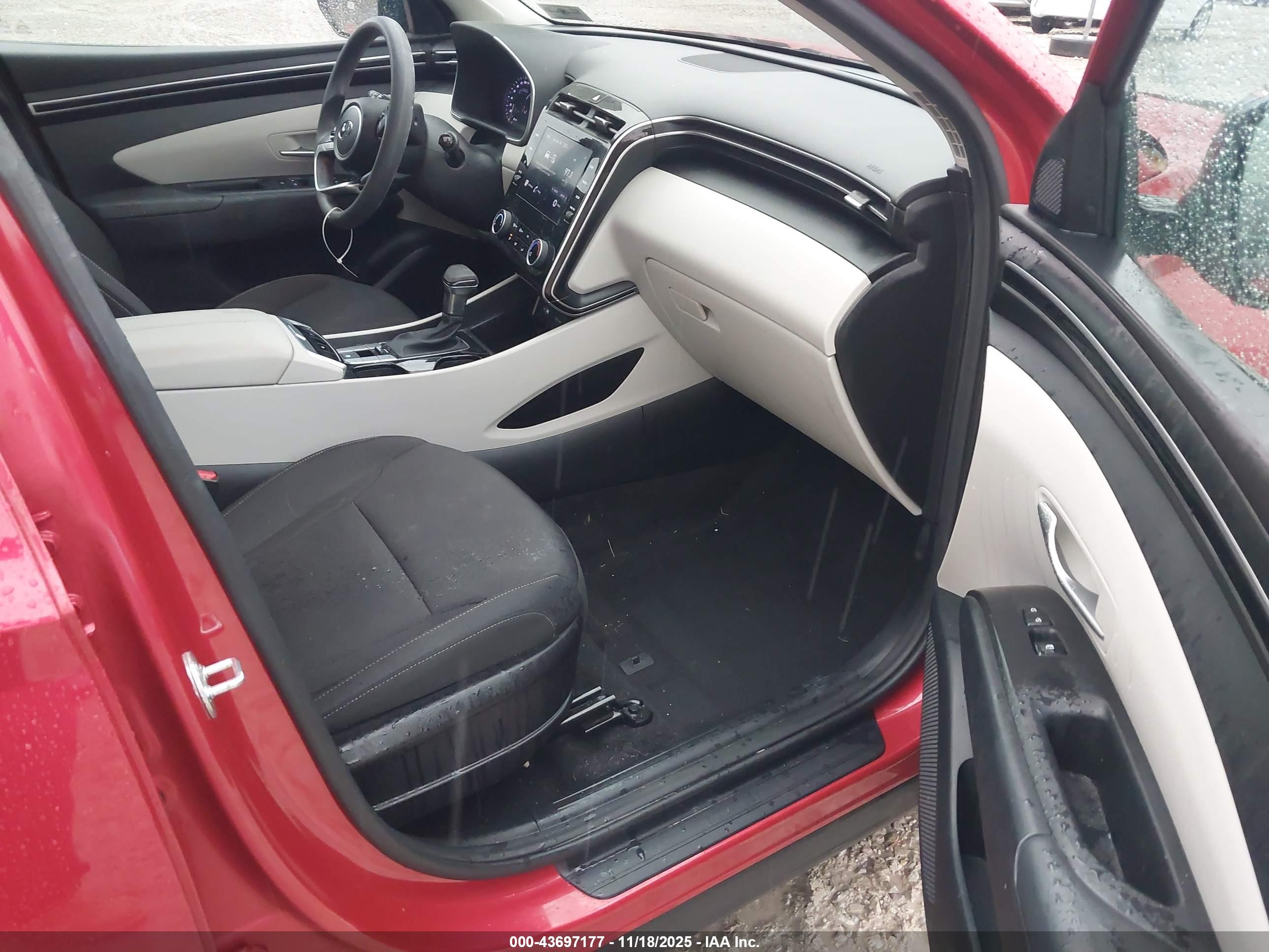 HYUNDAI TUCSON image 5