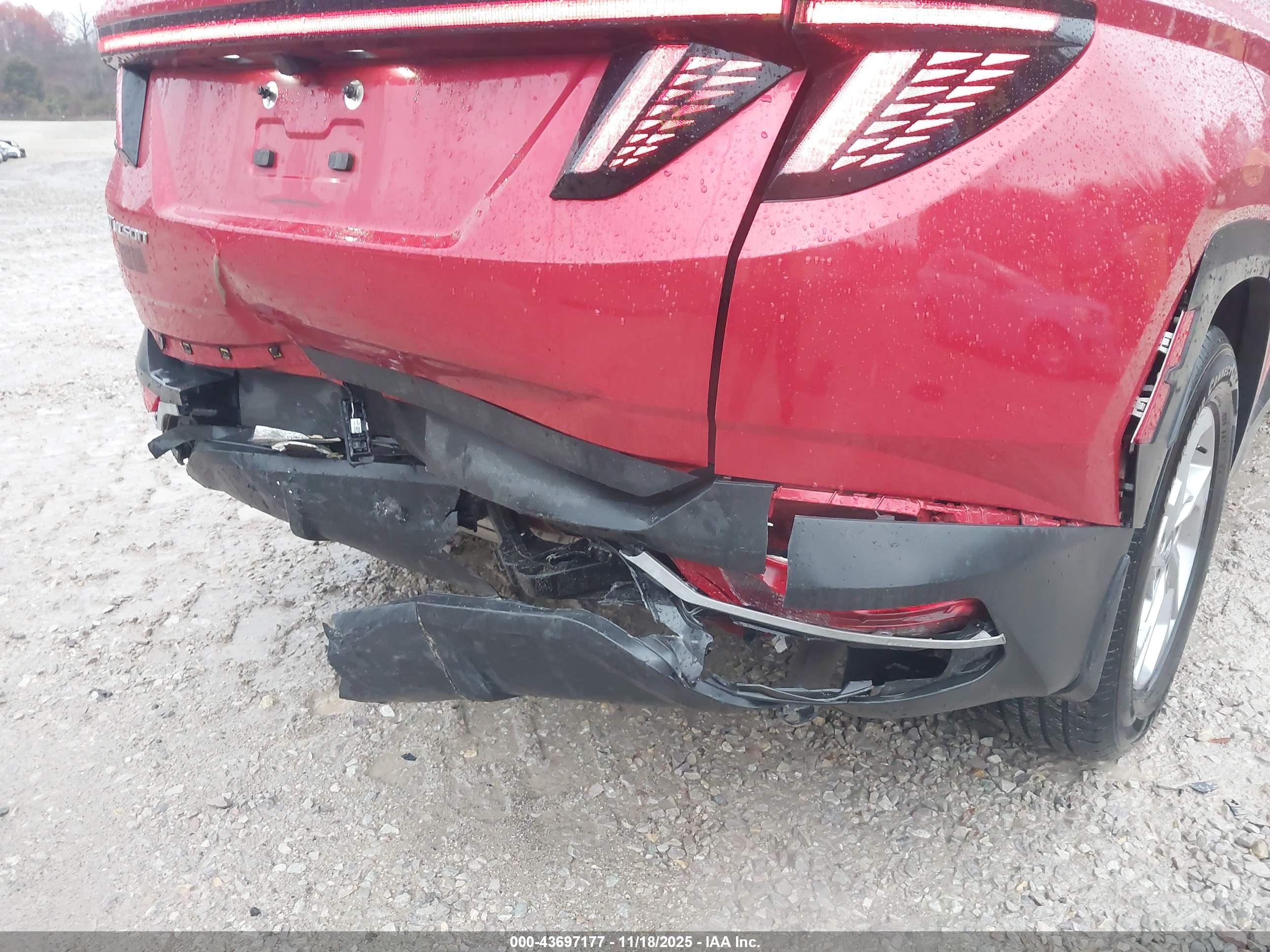 HYUNDAI TUCSON image 6