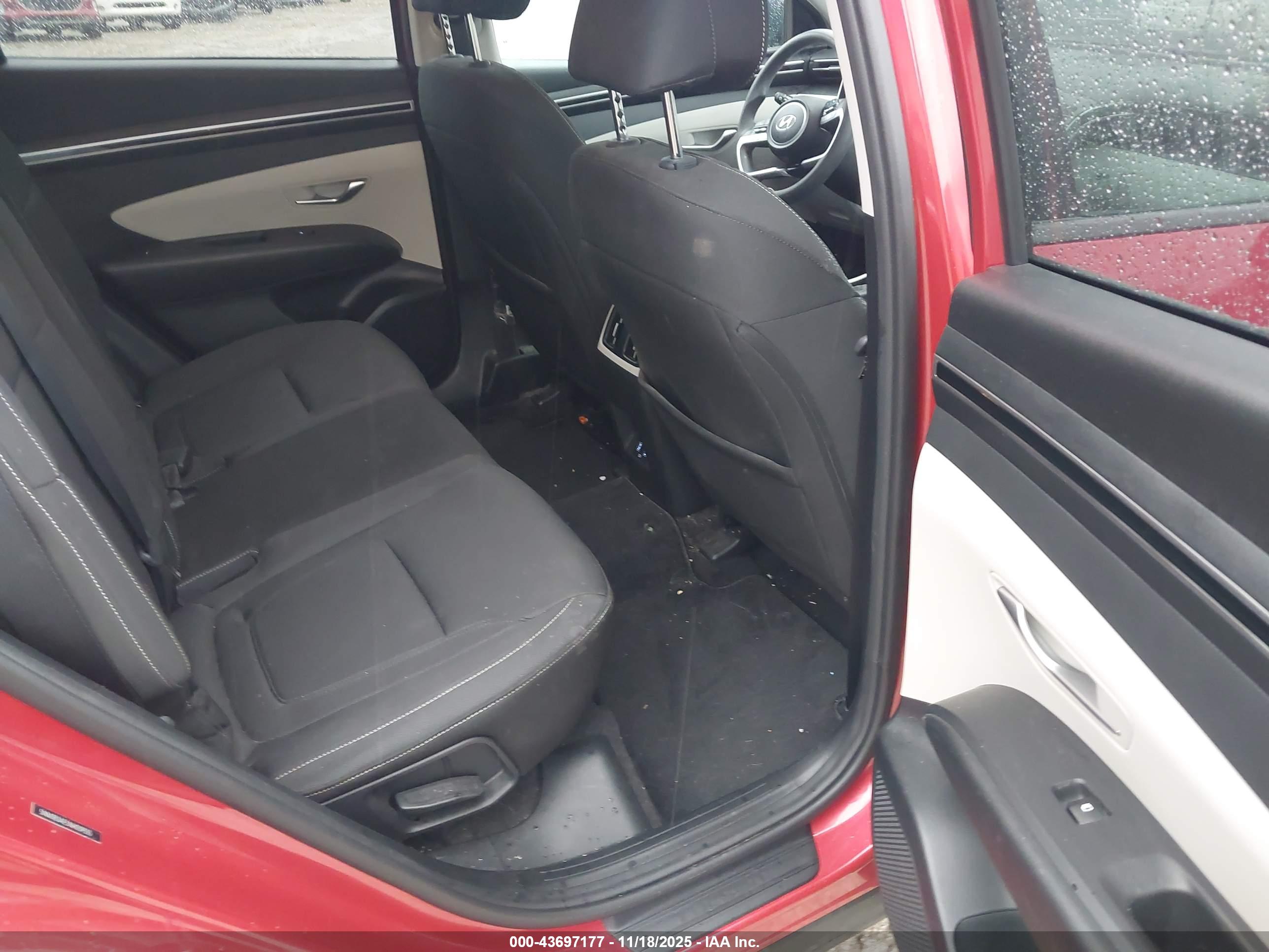 HYUNDAI TUCSON image 8