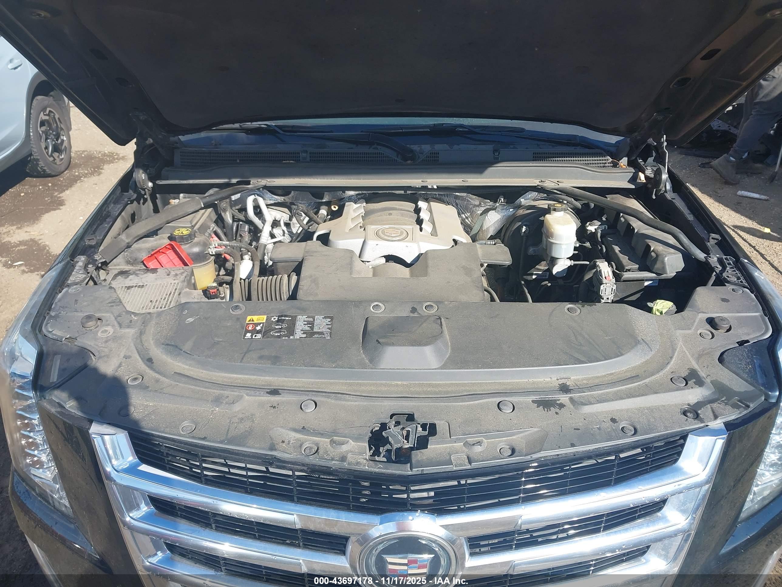 CADILLAC ESCALADE image 10