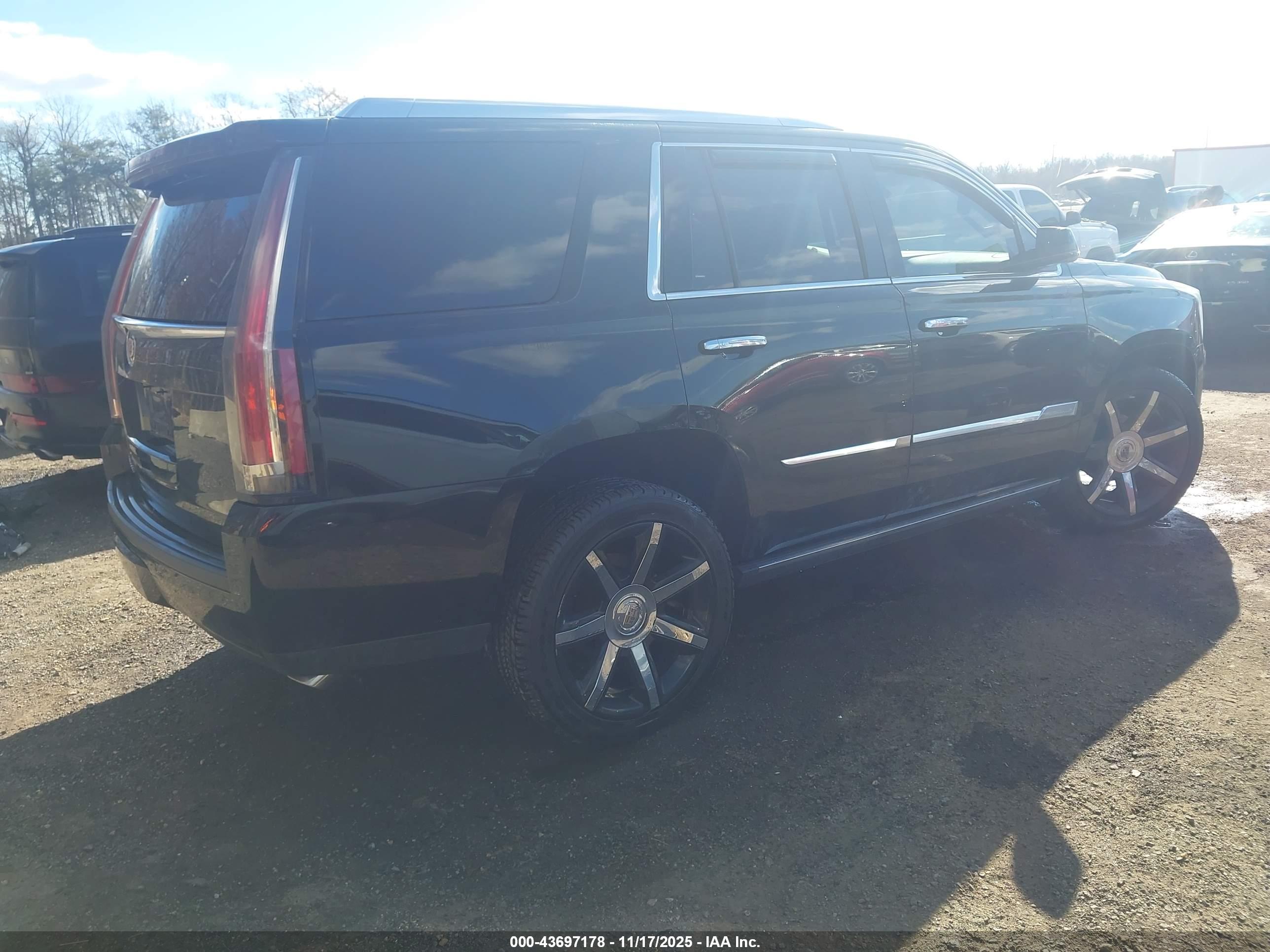 CADILLAC ESCALADE image 4