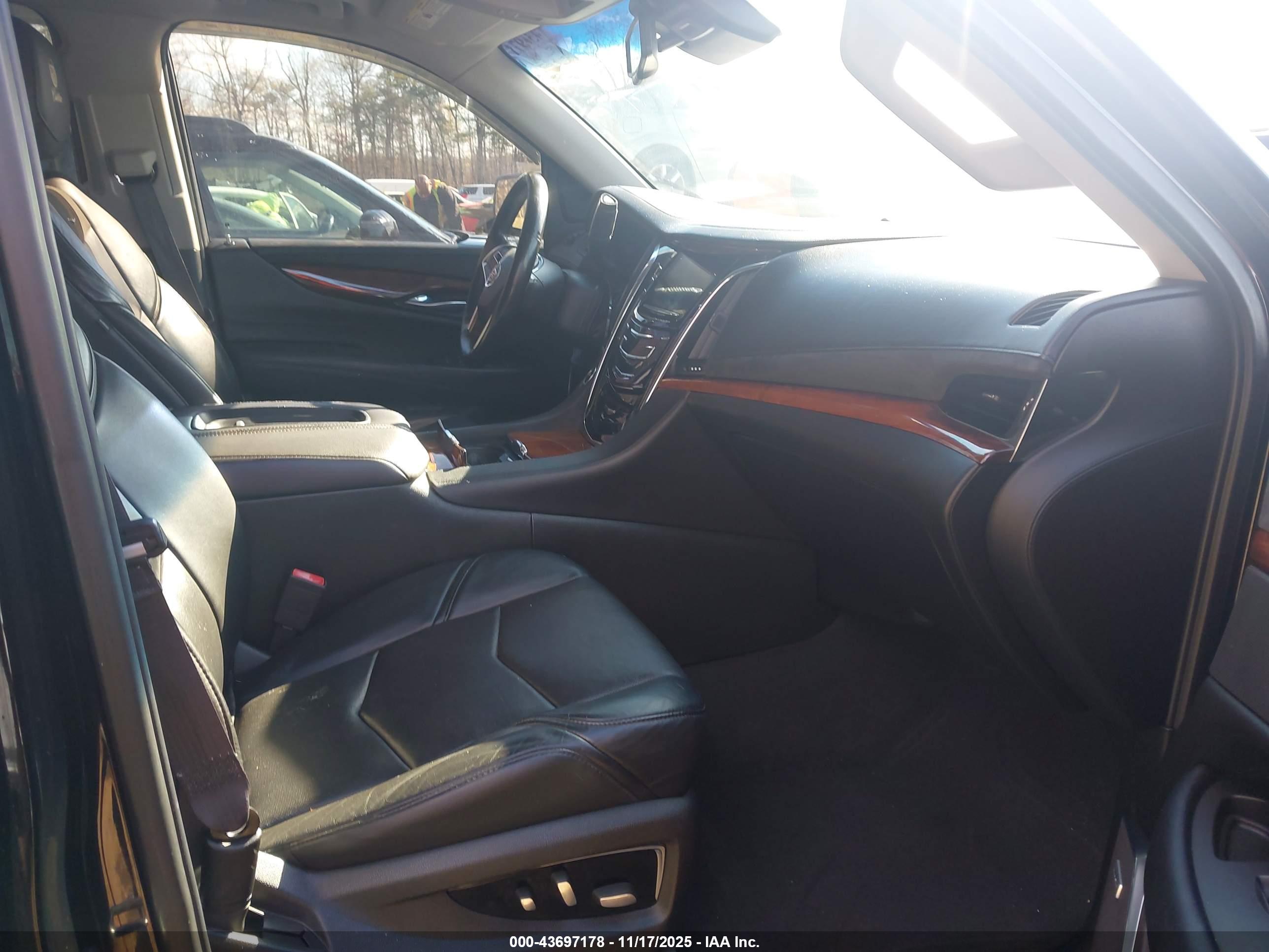 CADILLAC ESCALADE image 5