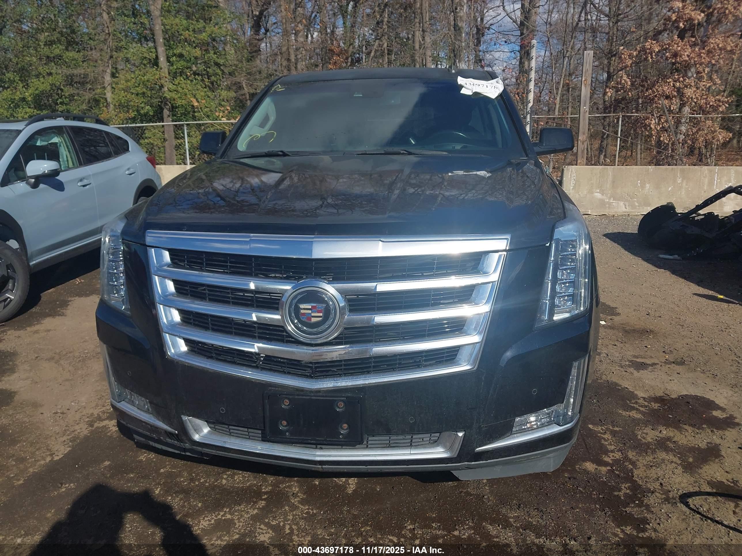 CADILLAC ESCALADE image 6