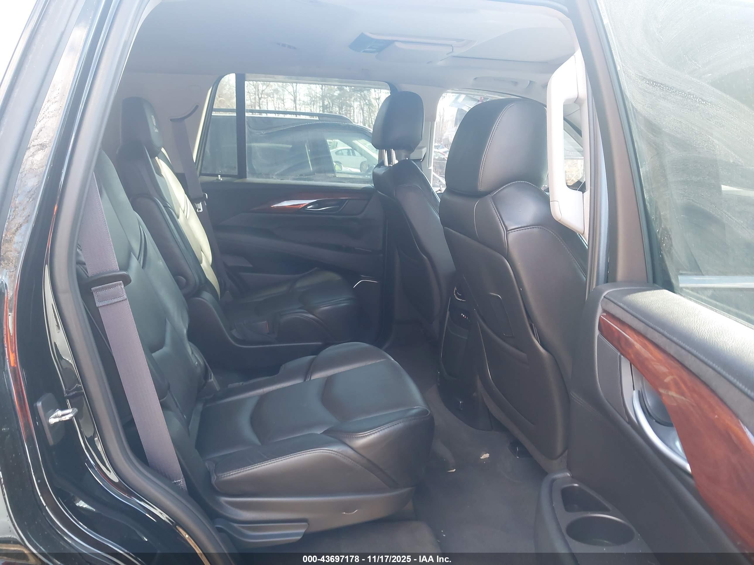 CADILLAC ESCALADE image 8
