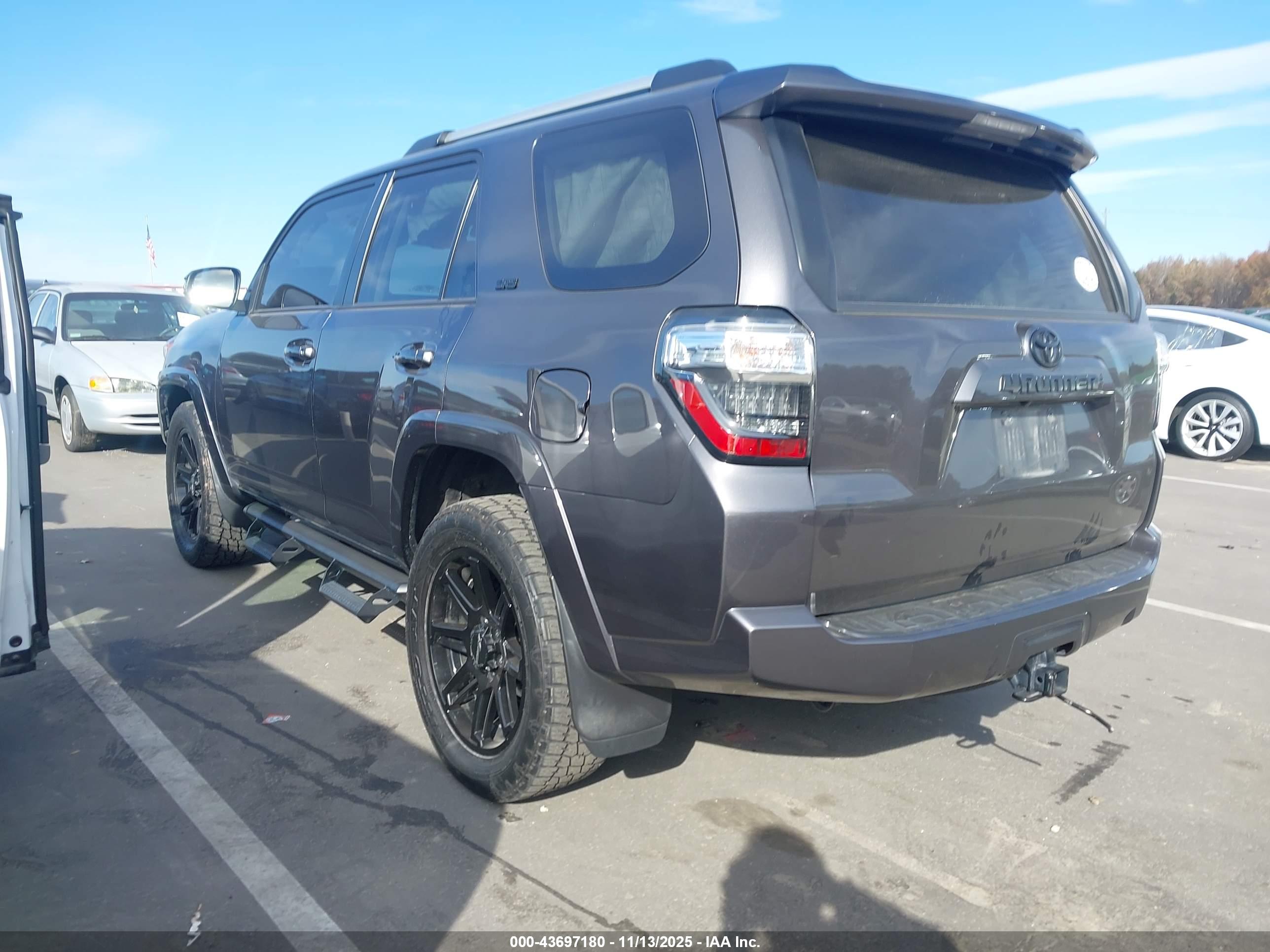 TOYOTA 4RUNNER image 3
