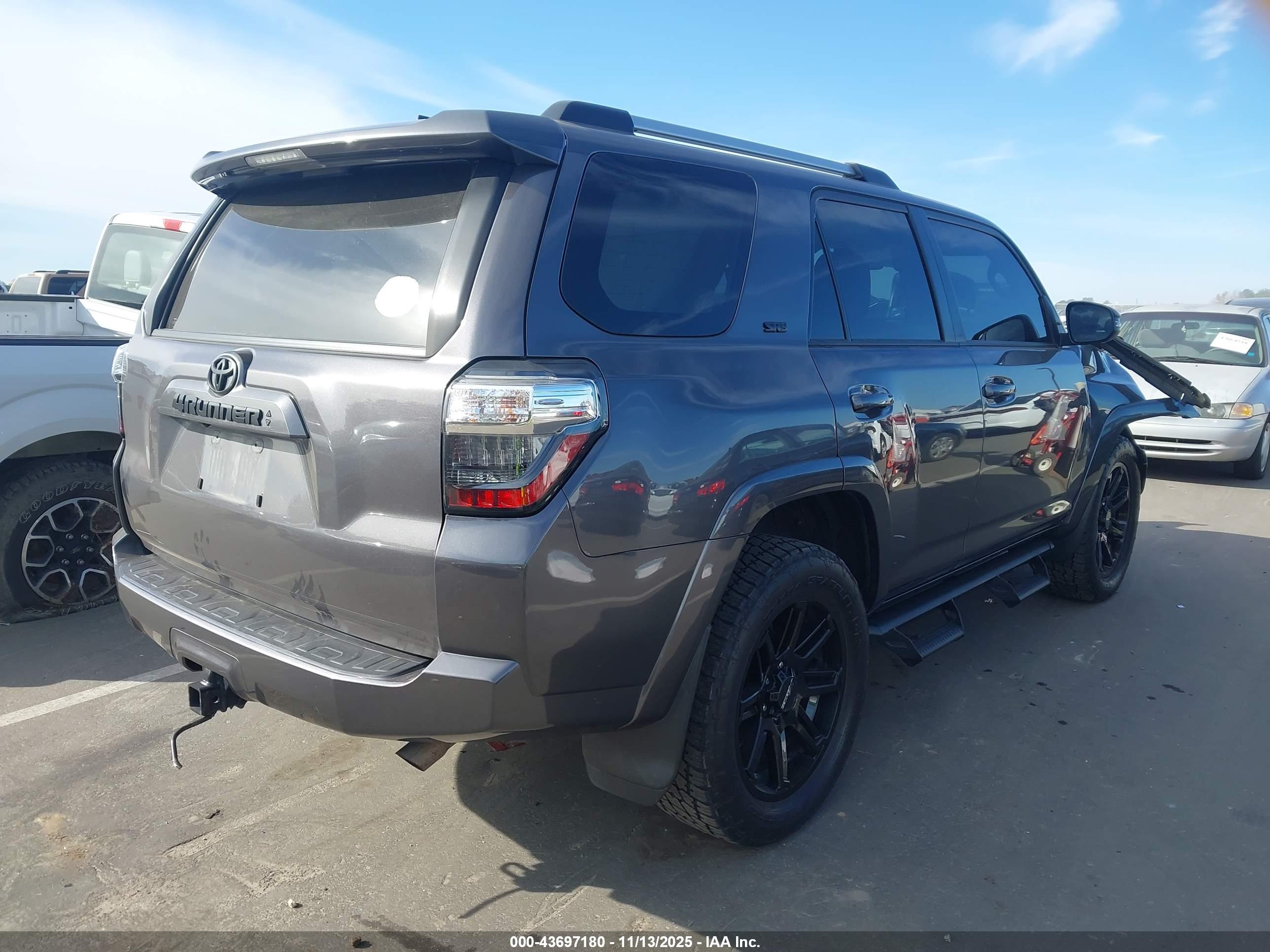 TOYOTA 4RUNNER image 4