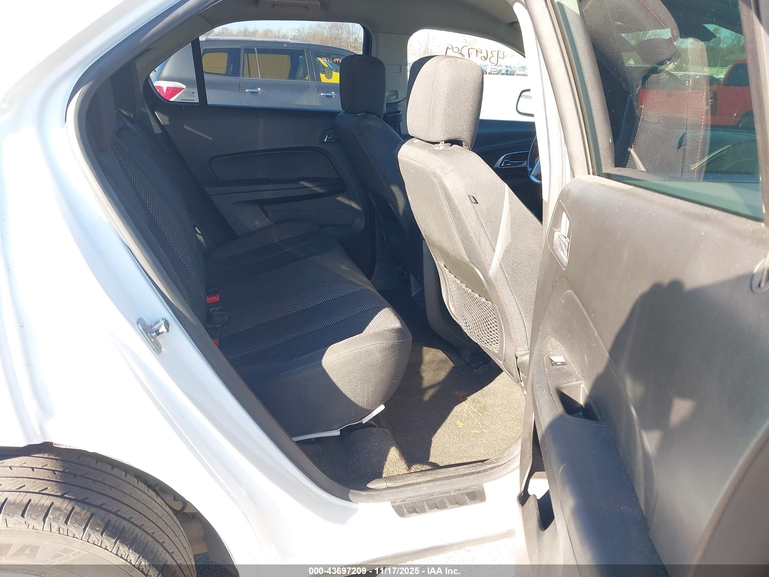 CHEVROLET EQUINOX image 8