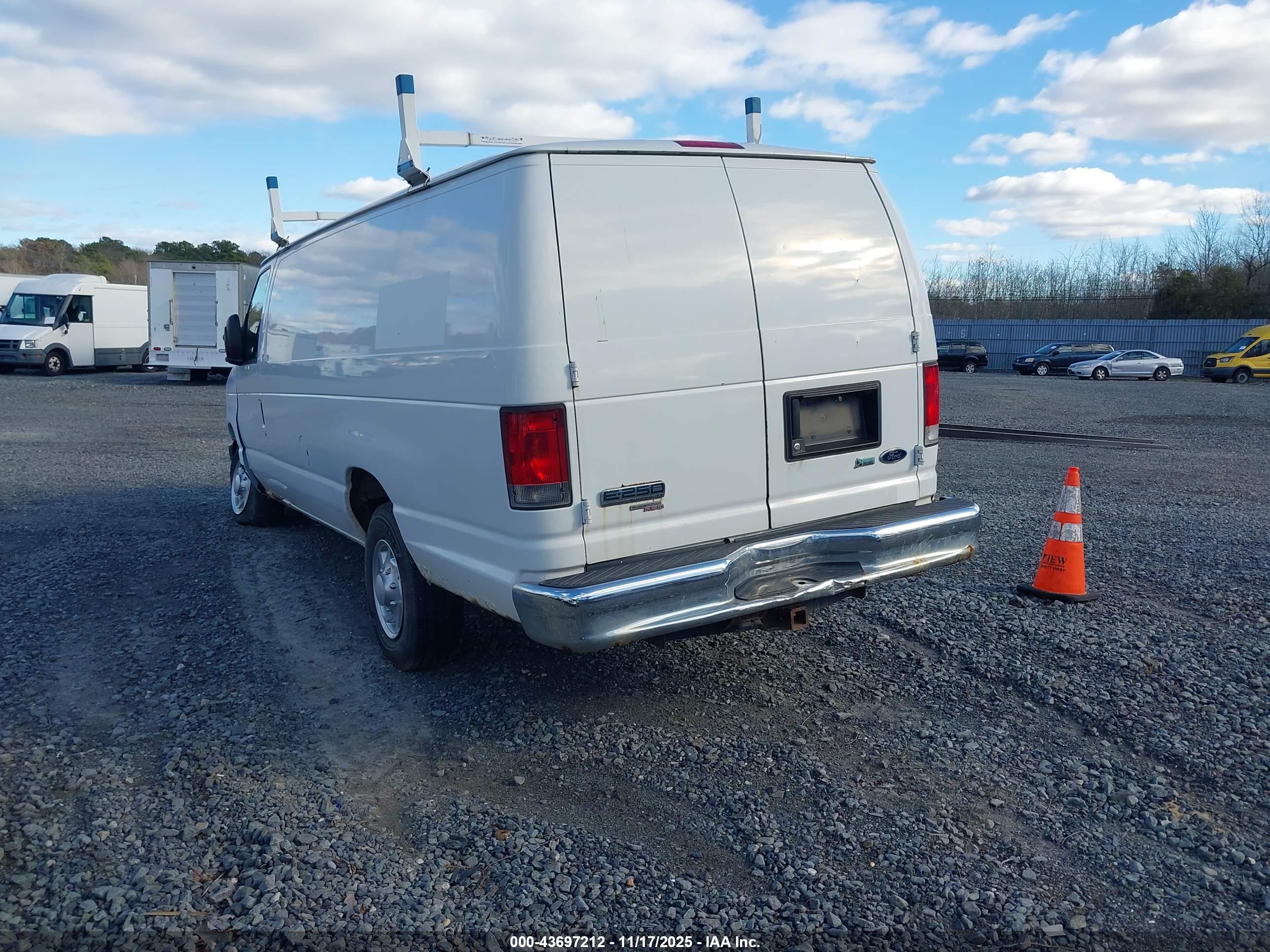 FORD E-250 image 3