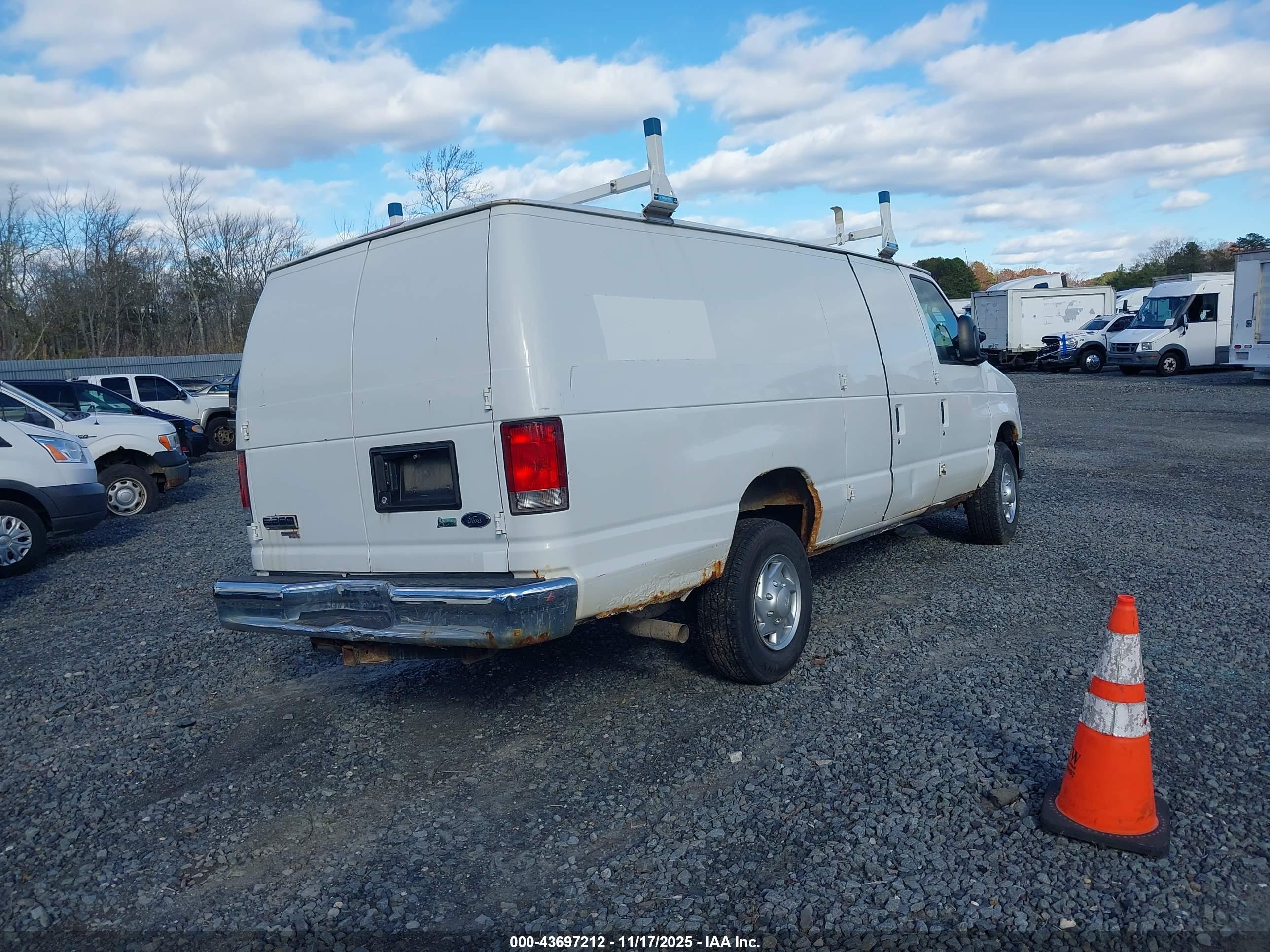 FORD E-250 image 4
