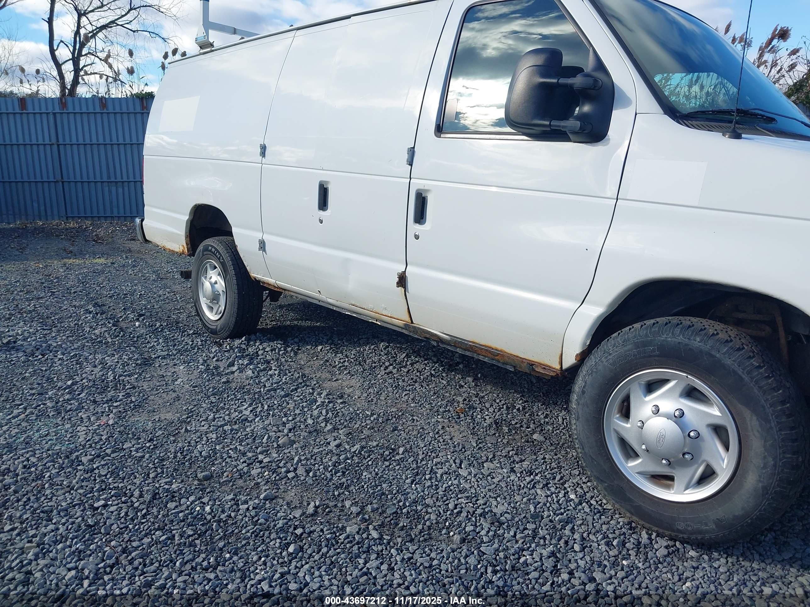 FORD E-250 image 6