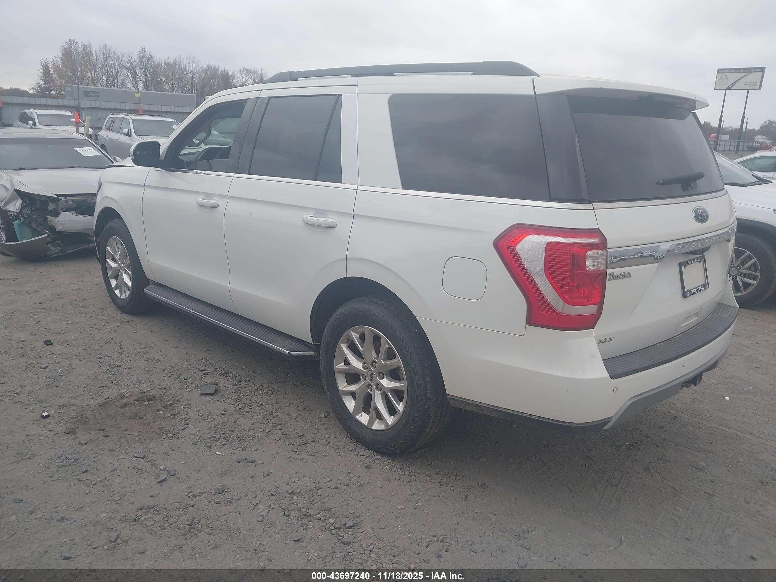 FORD EXPEDITION image 3