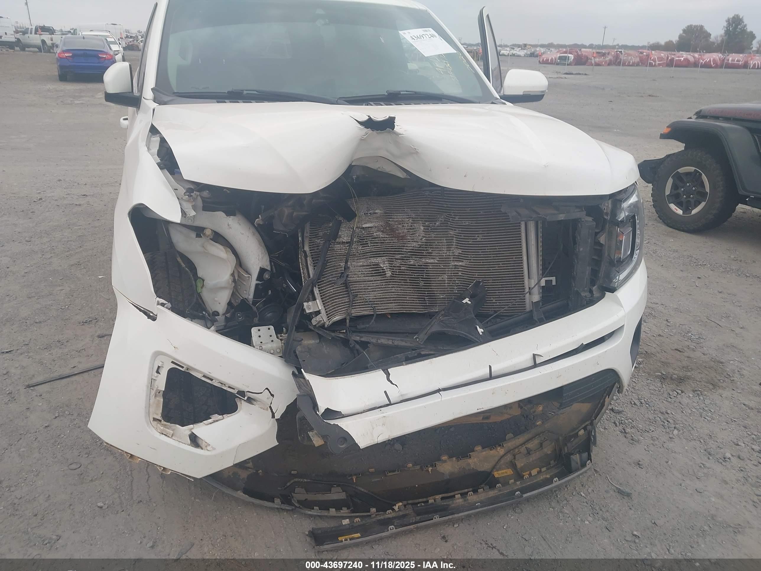 FORD EXPEDITION image 6