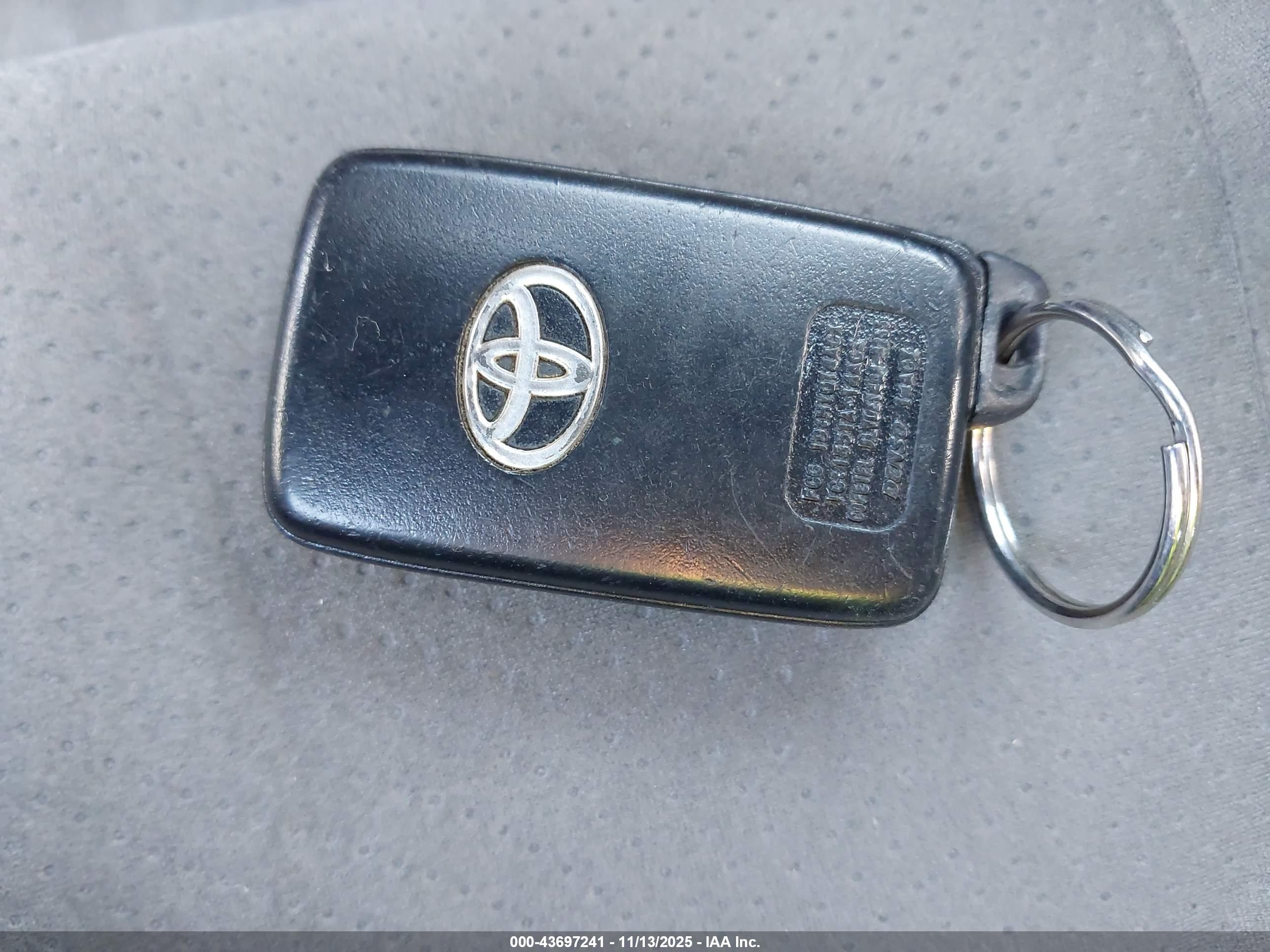 TOYOTA PRIUS image 11