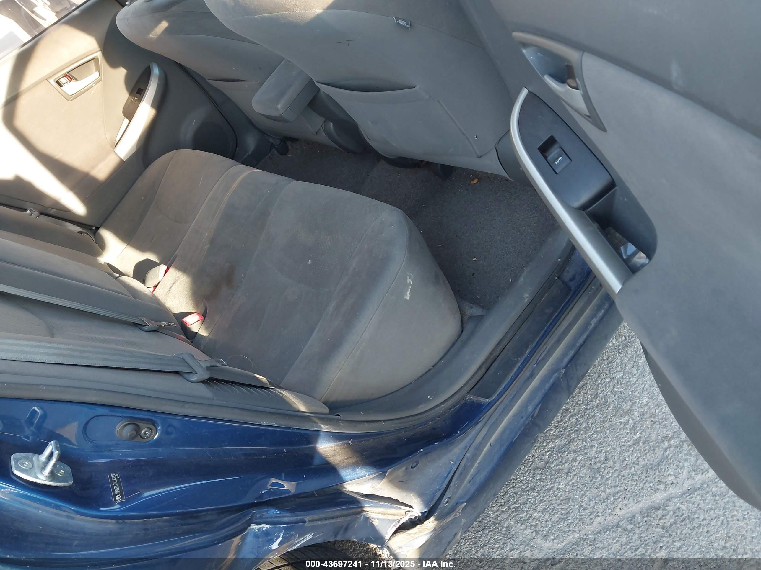TOYOTA PRIUS image 8