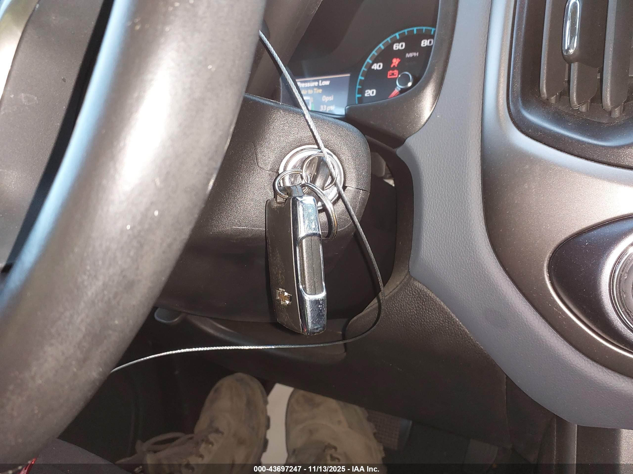 CHEVROLET COLORADO image 11