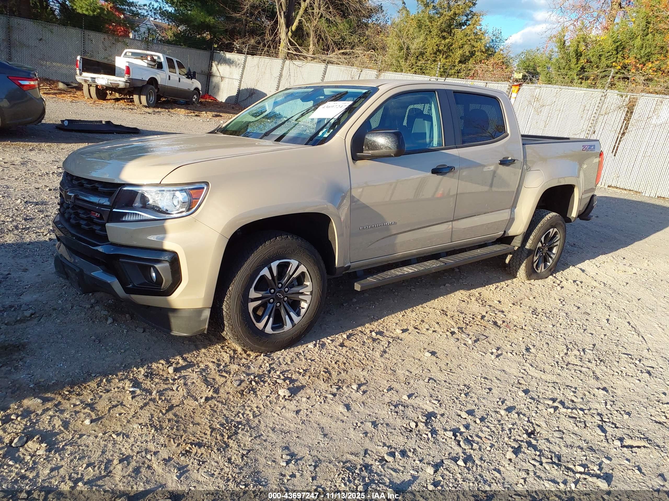 CHEVROLET COLORADO image 2