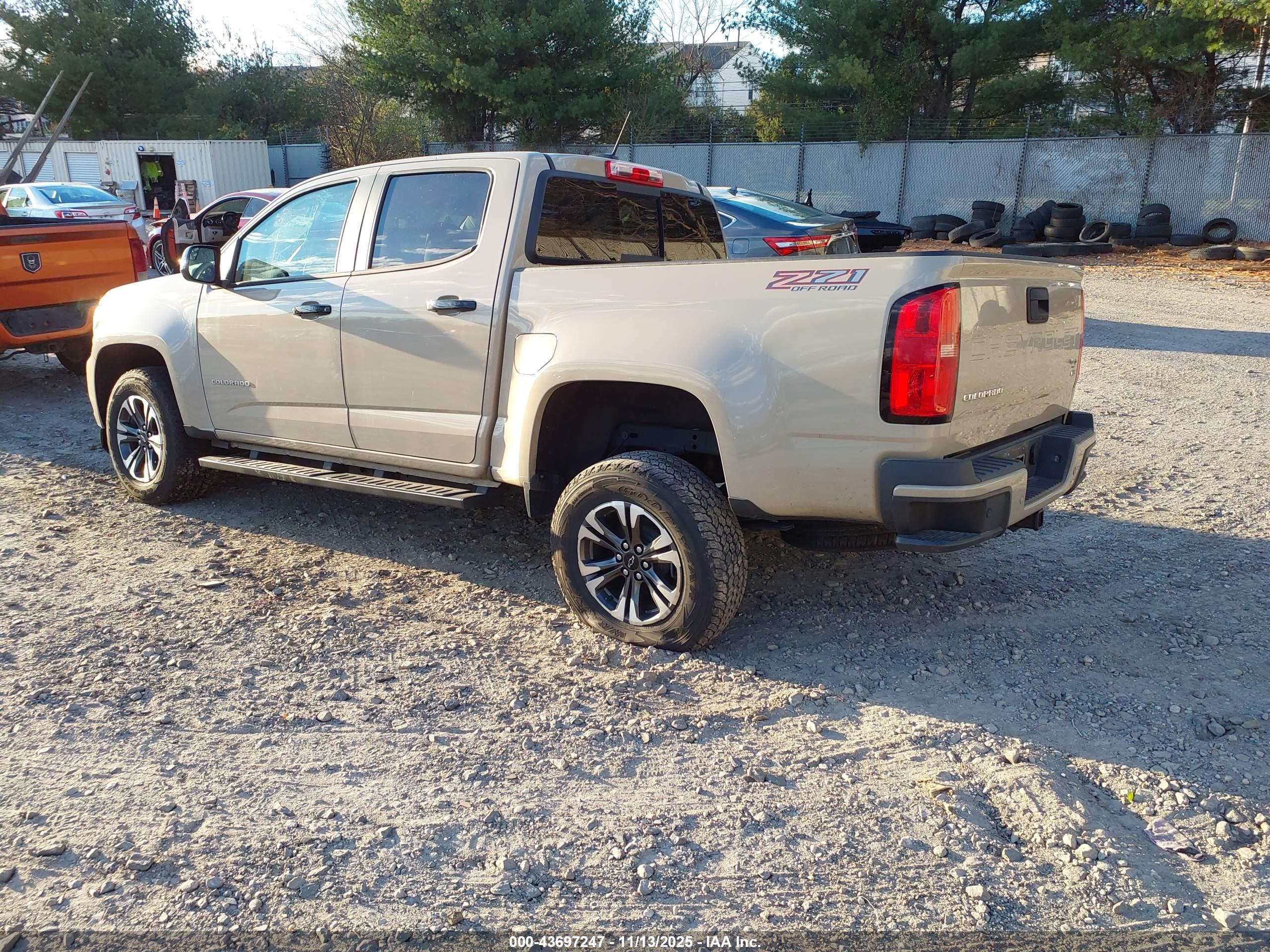 CHEVROLET COLORADO image 3