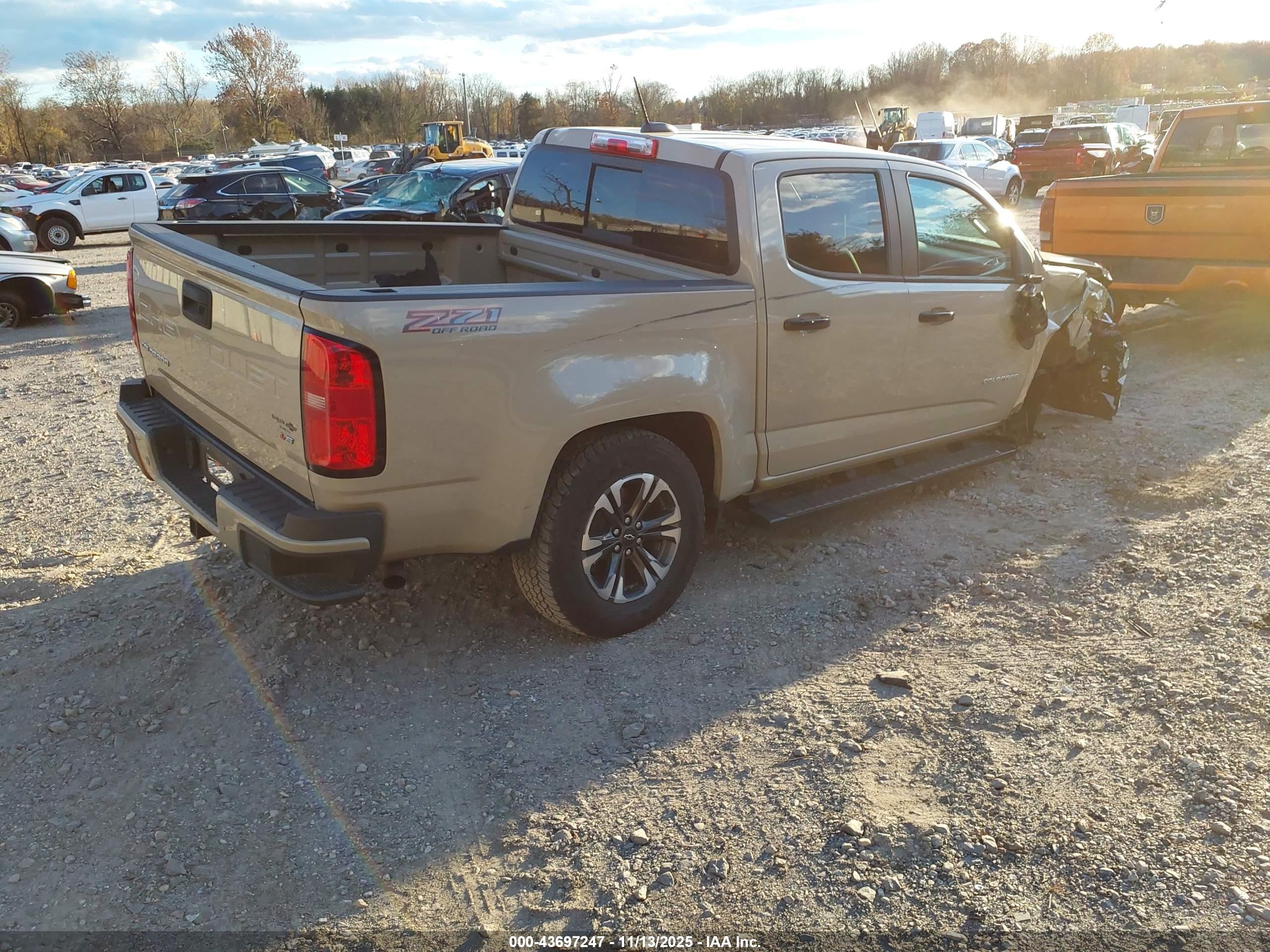 CHEVROLET COLORADO image 4