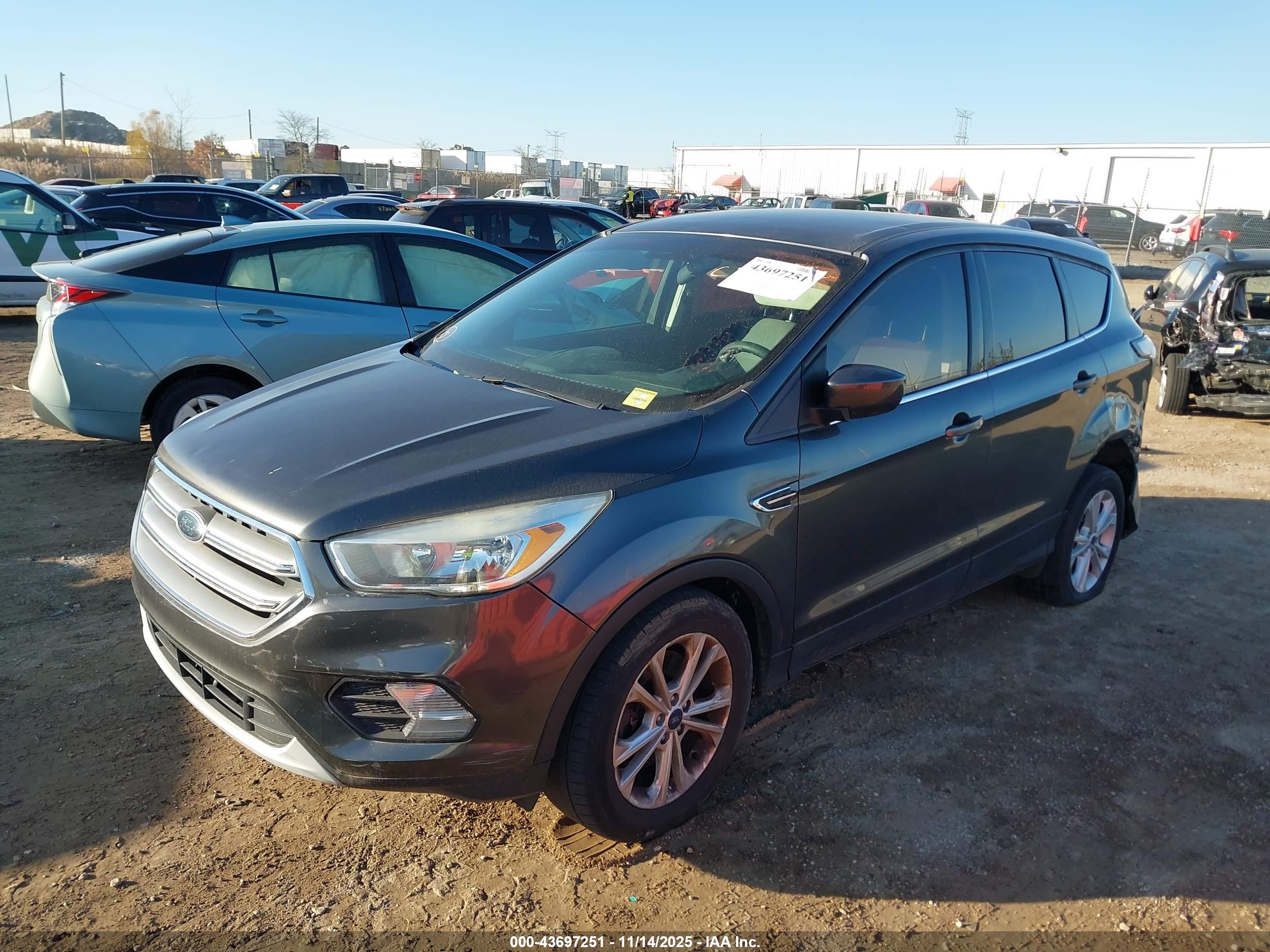 FORD ESCAPE image 2