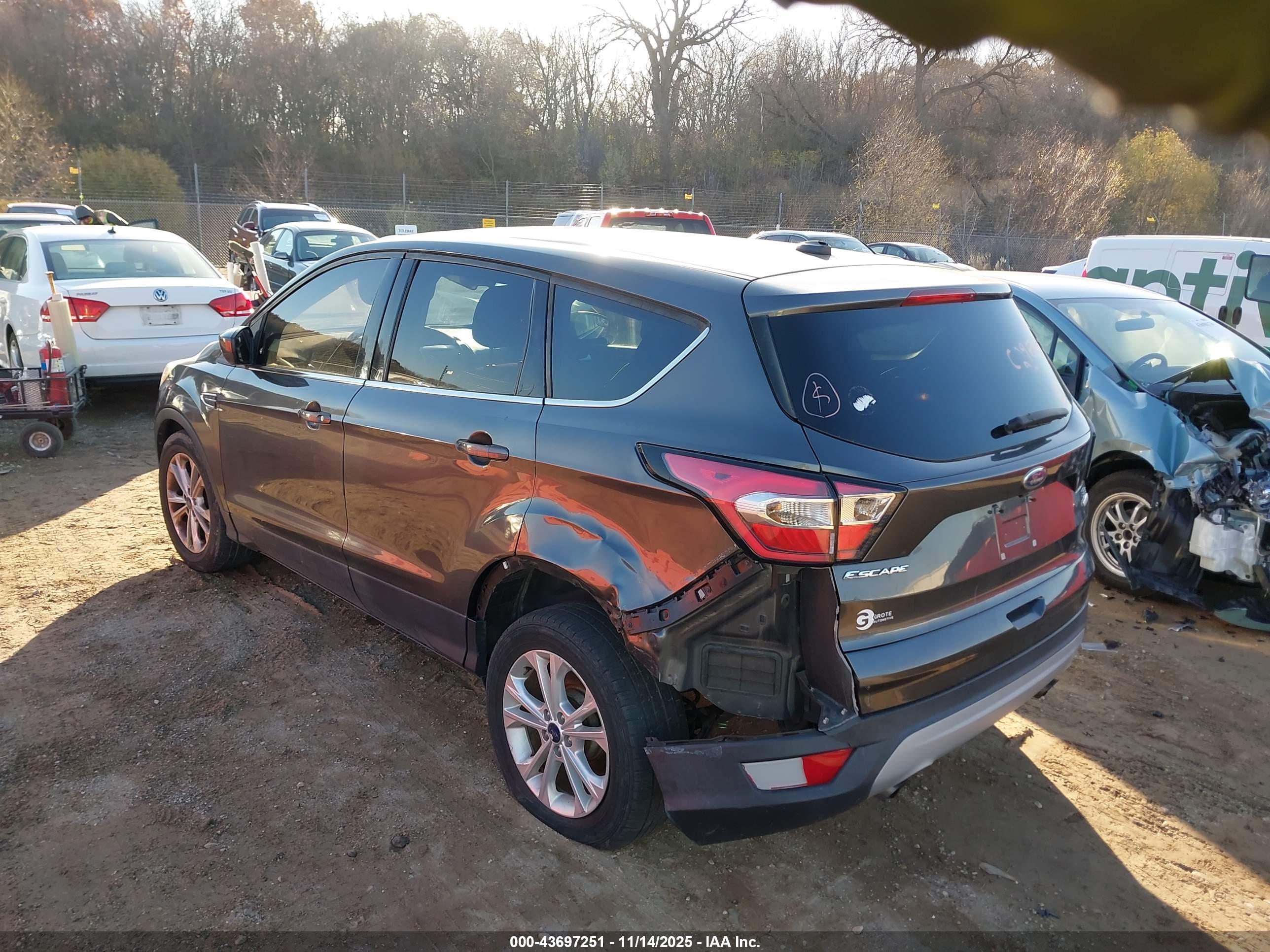 FORD ESCAPE image 3