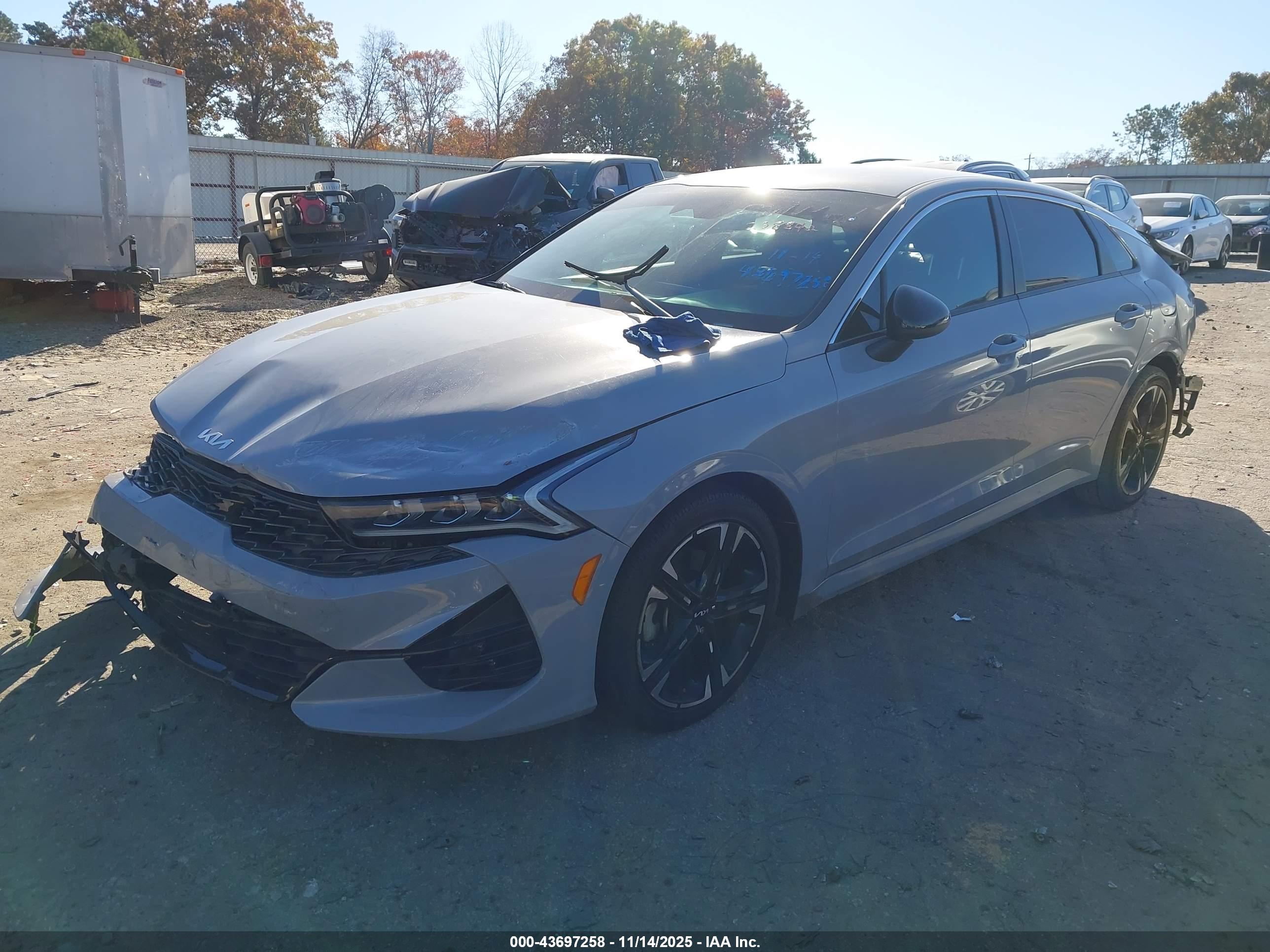 KIA K5 image 2