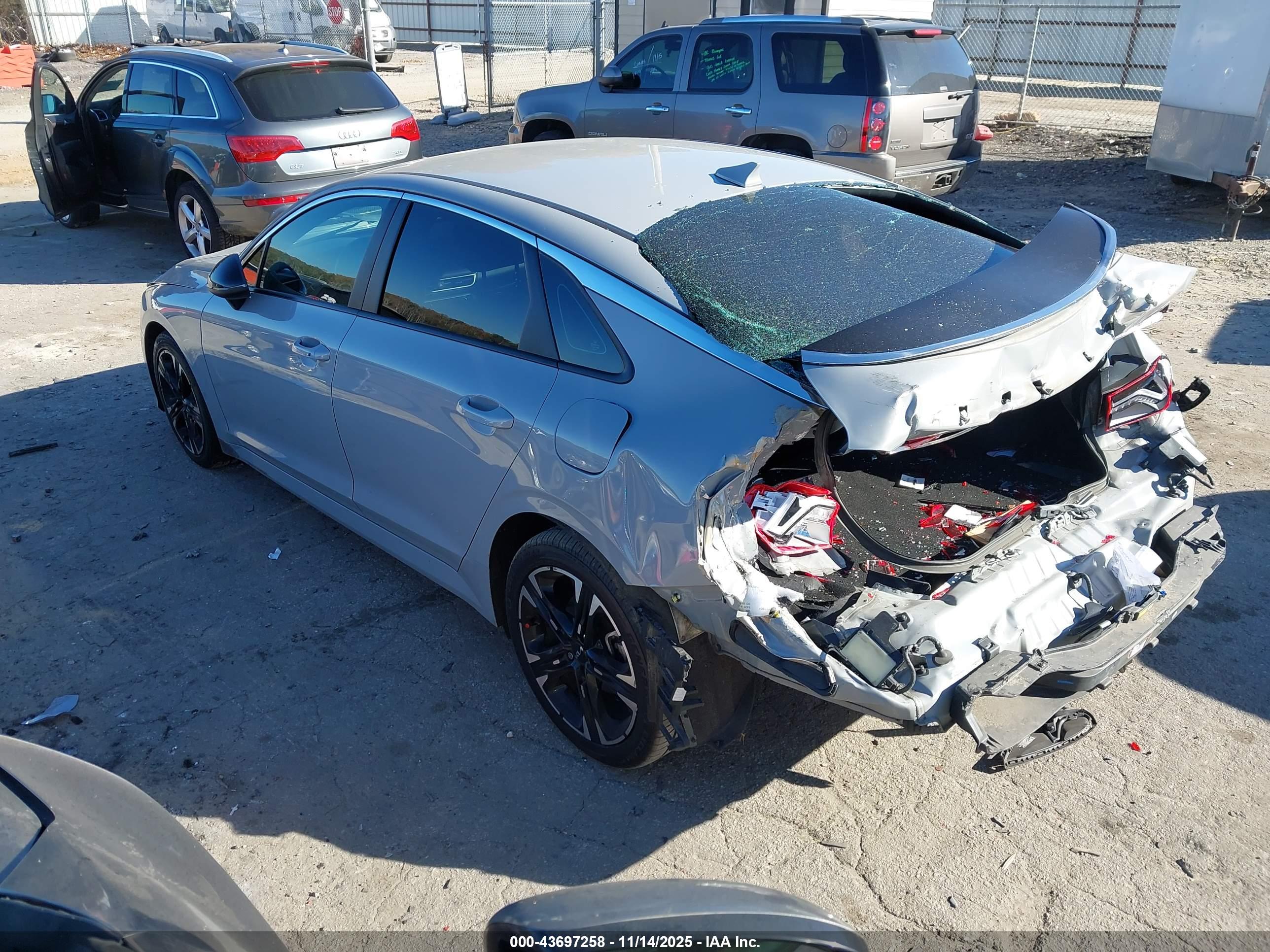 KIA K5 image 3