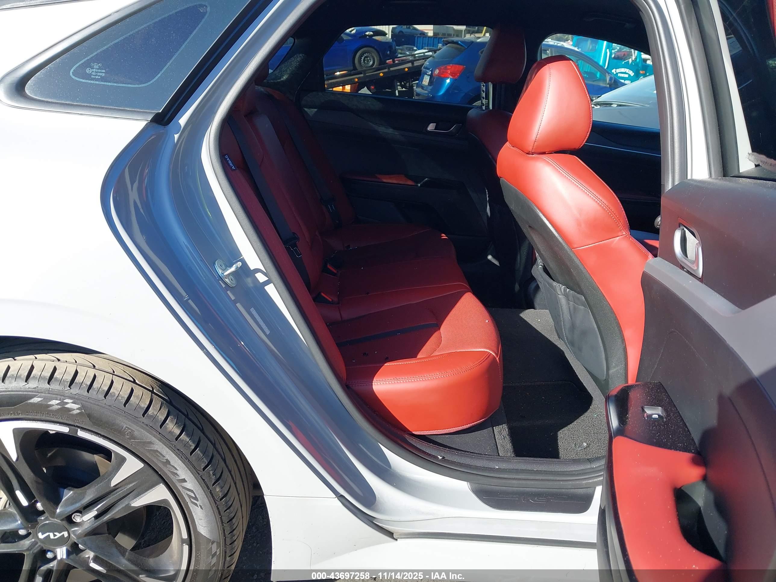 KIA K5 image 8