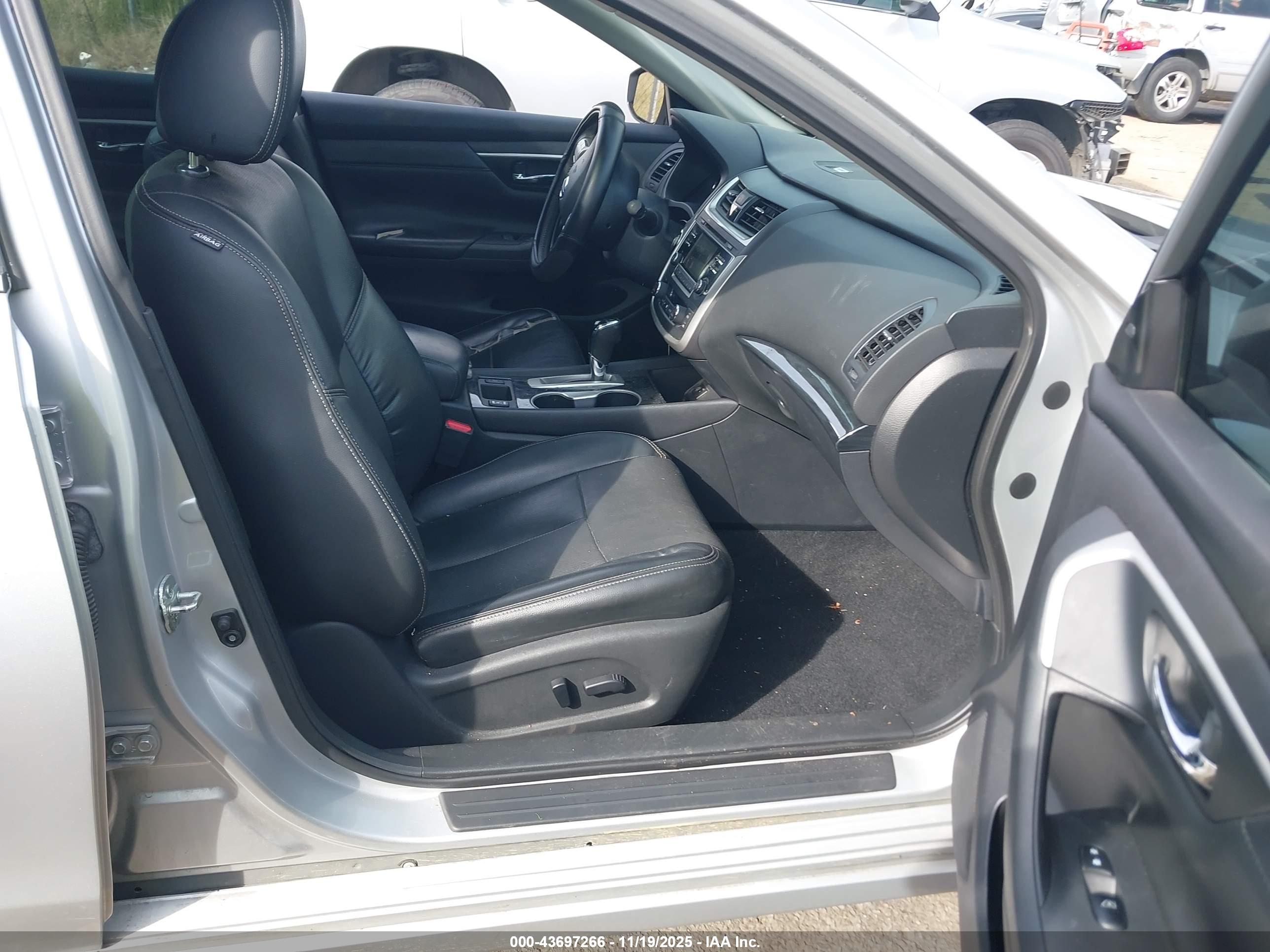 NISSAN ALTIMA image 5