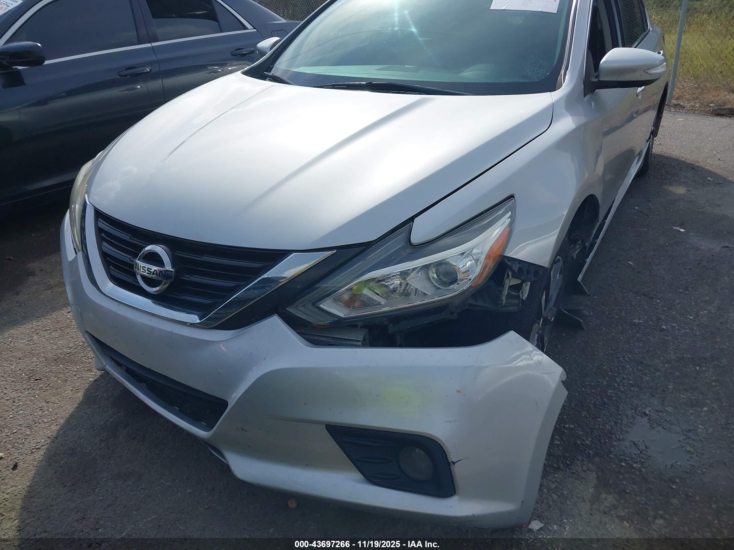 NISSAN ALTIMA image 6