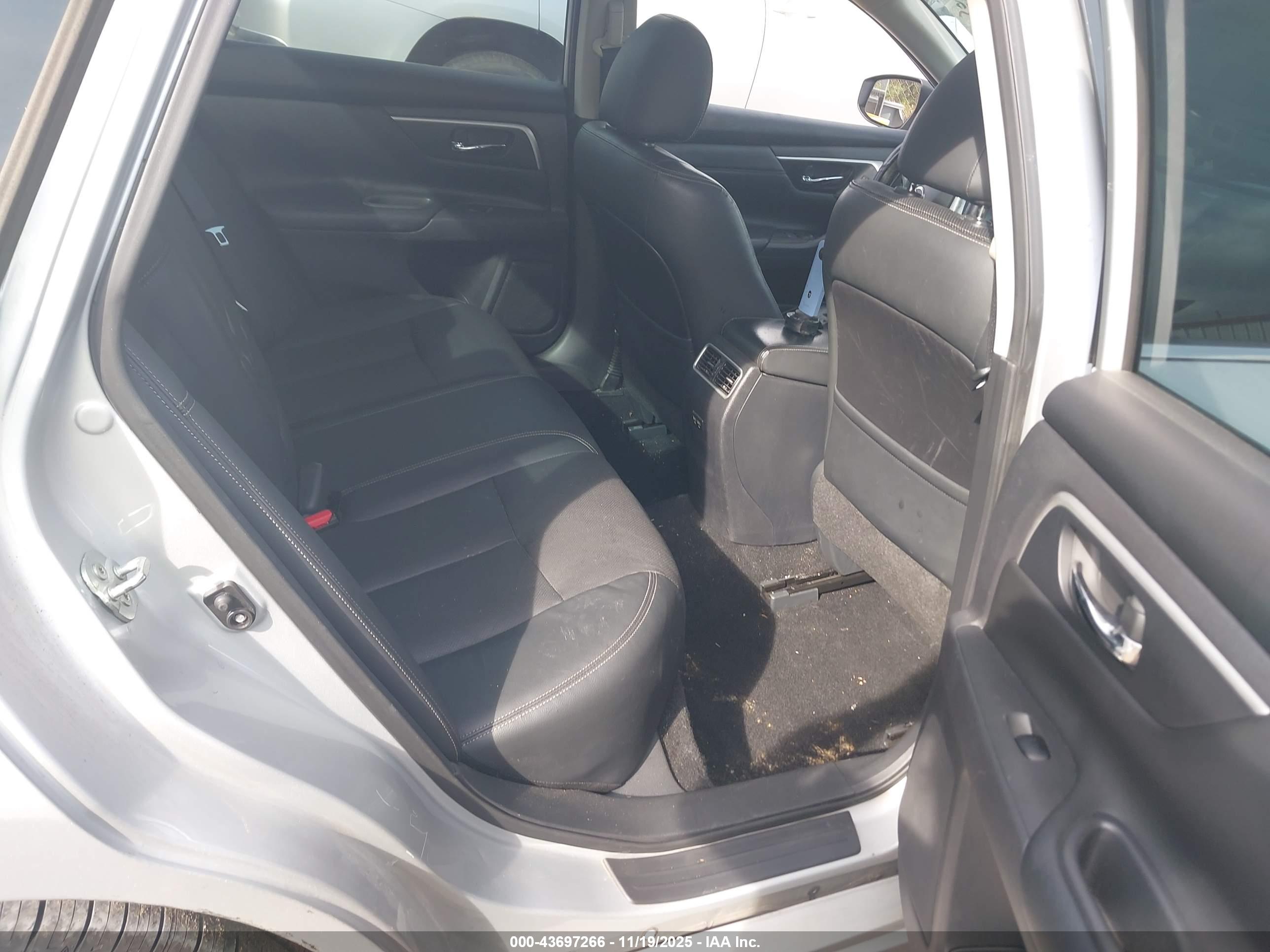 NISSAN ALTIMA image 8
