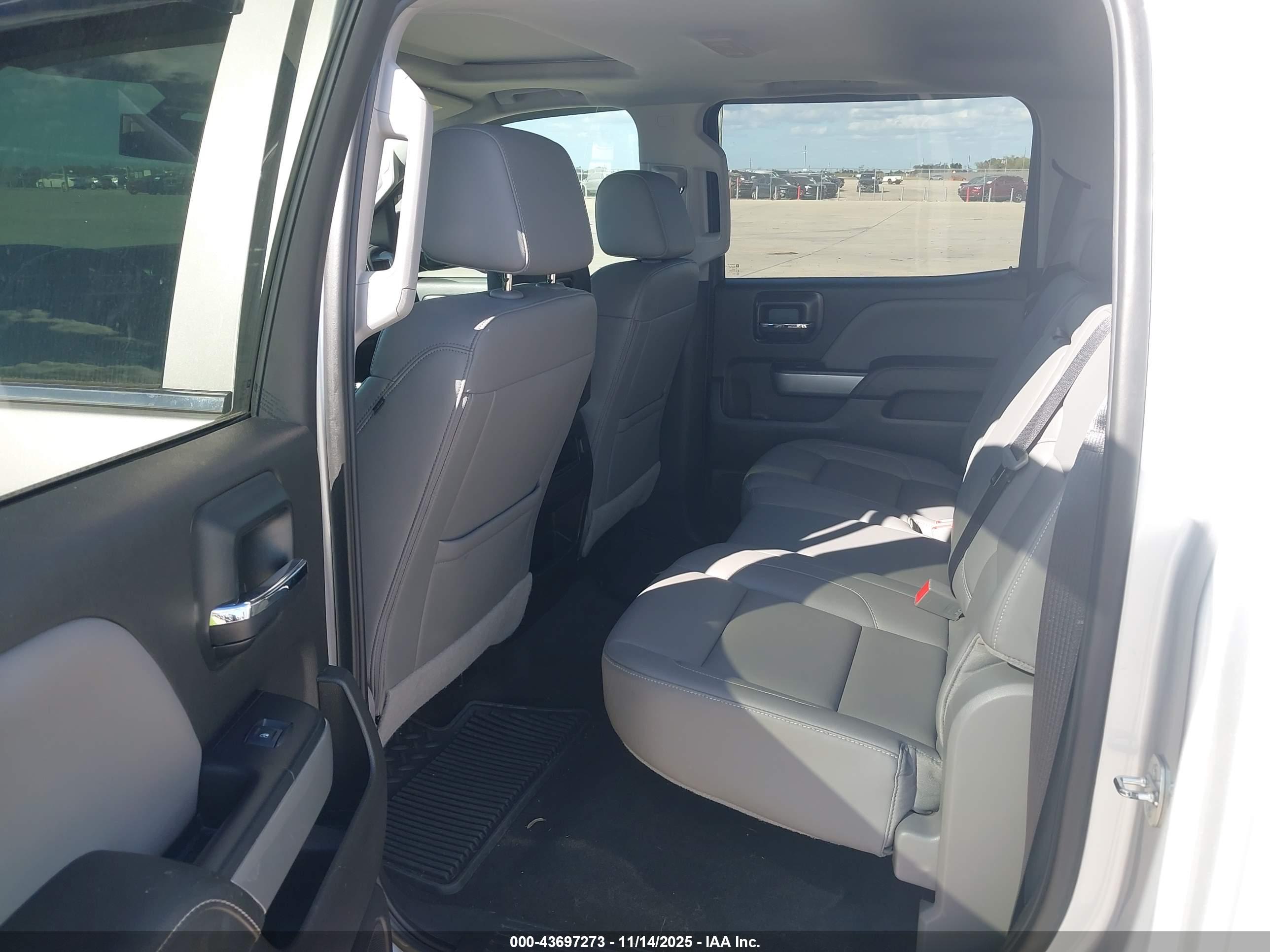 CHEVROLET SILVERADO image 8