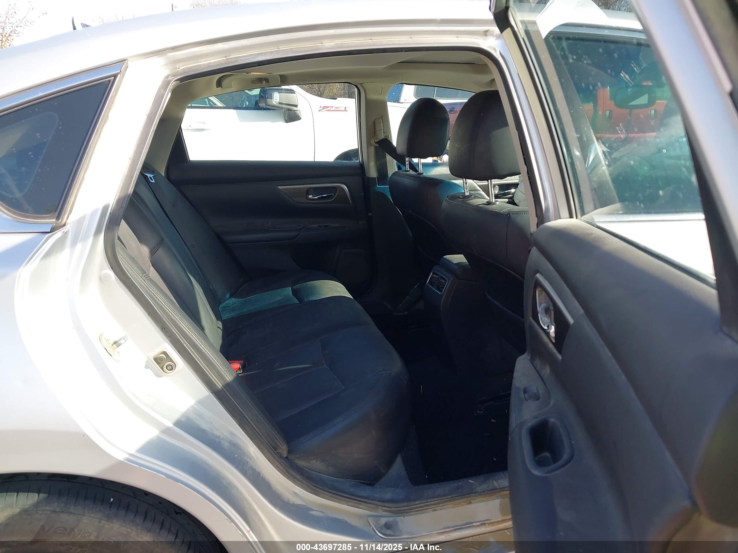 NISSAN ALTIMA image 8