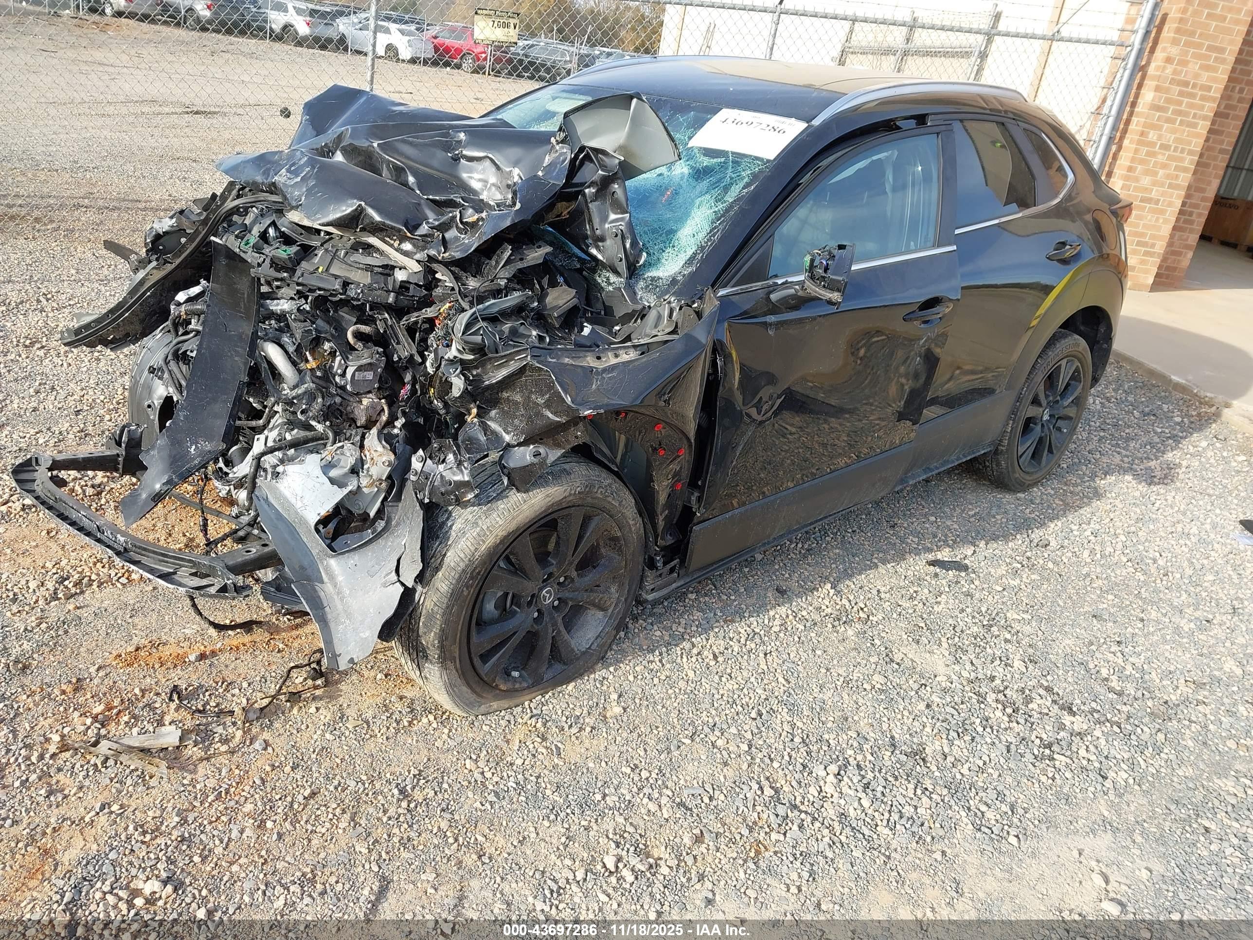 MAZDA CX-30 image 2