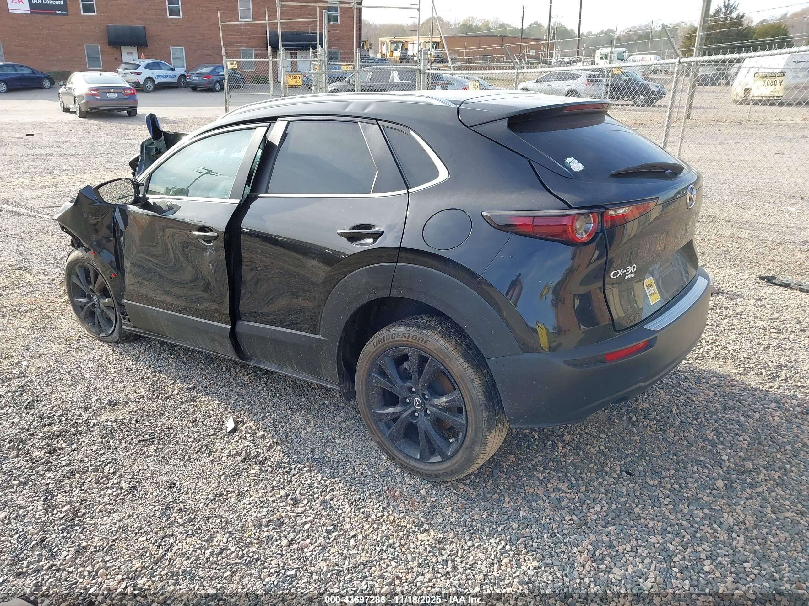 MAZDA CX-30 image 3