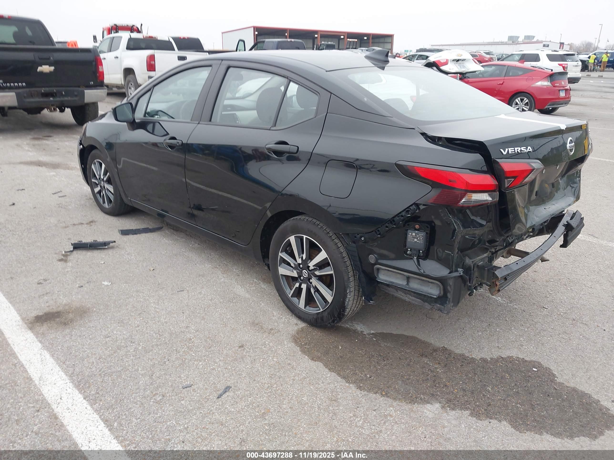 NISSAN VERSA image 3