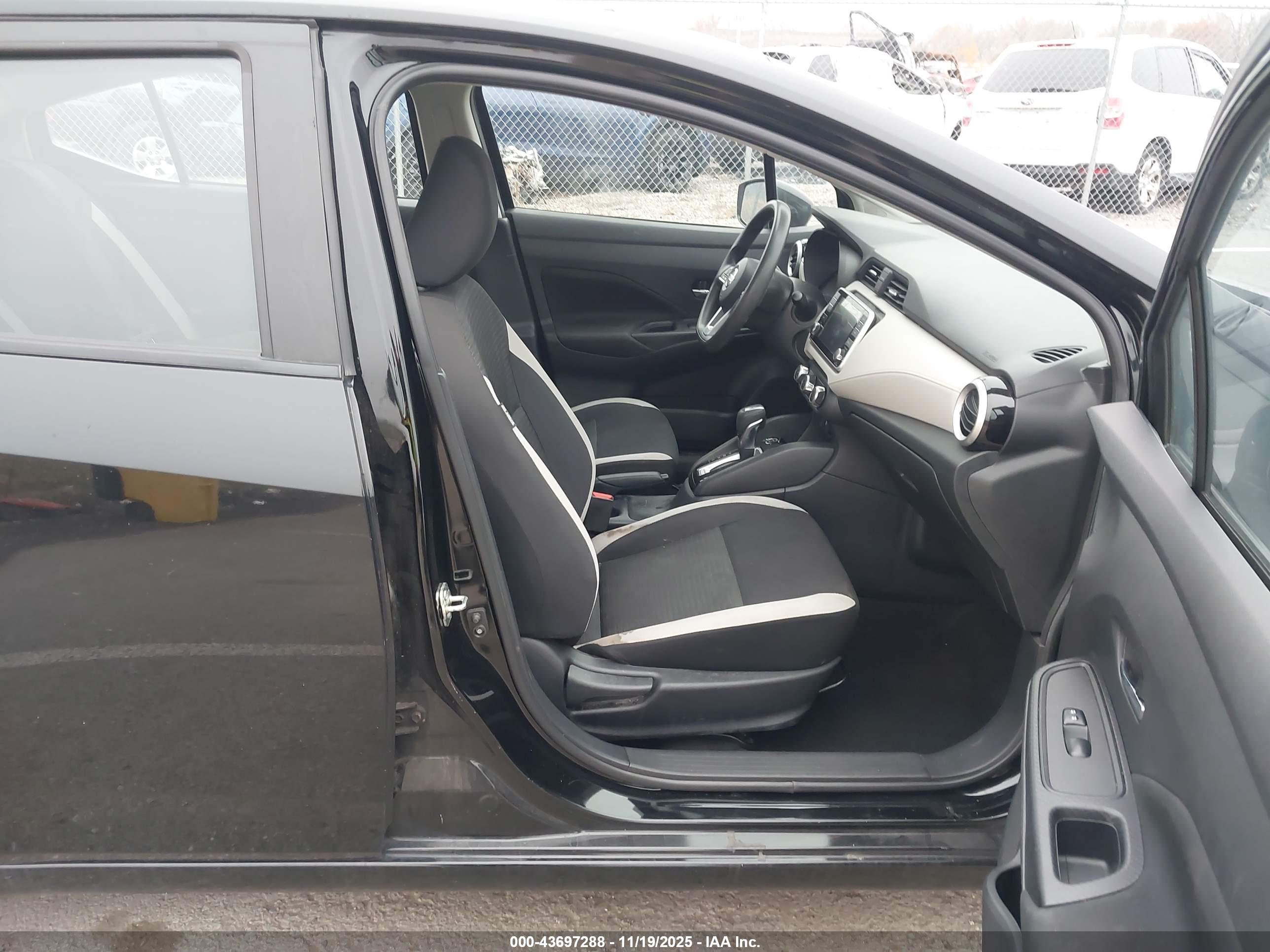 NISSAN VERSA image 5